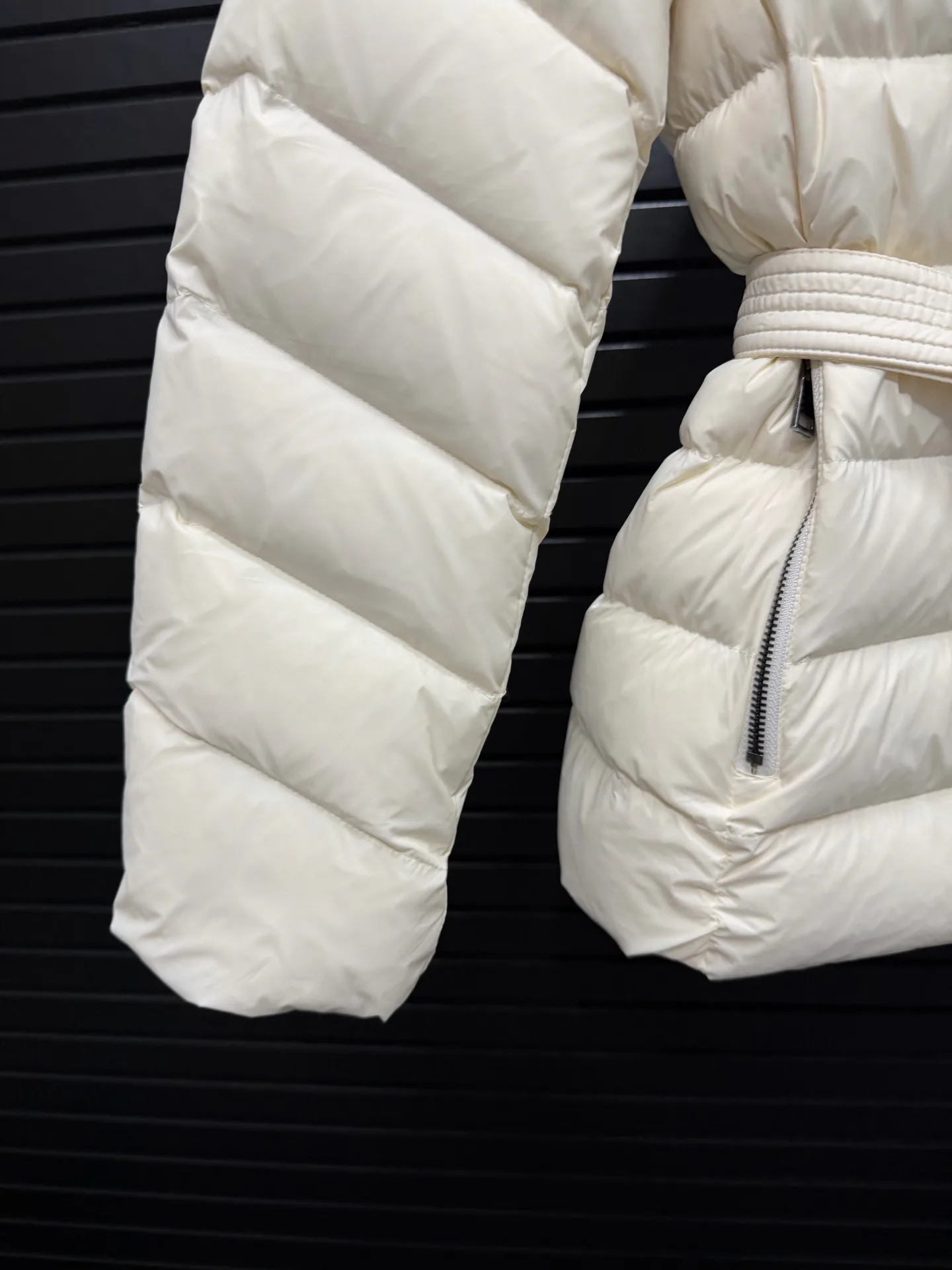 Women's Jackets And Down Jackets MONCLER 17829903