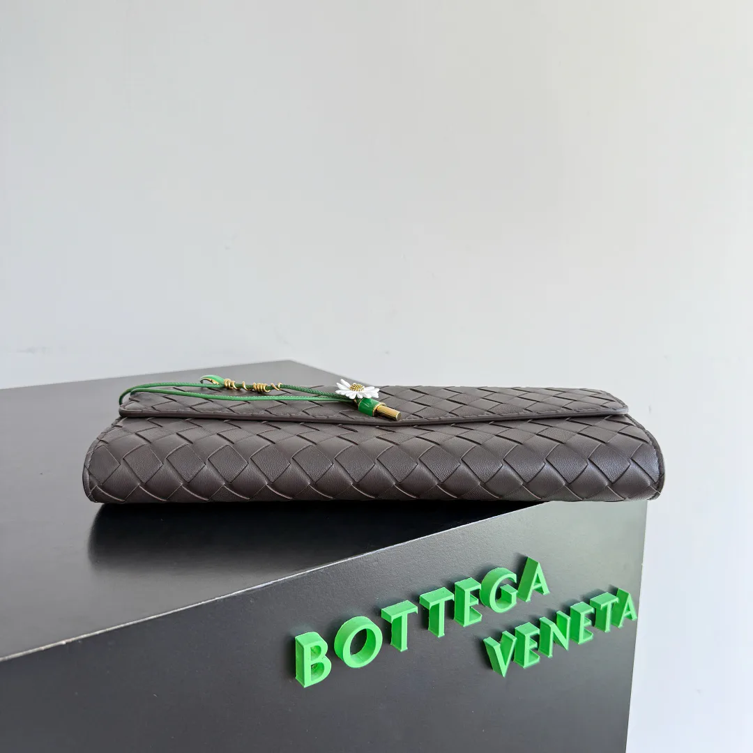 Women's Clutches BOTTEGA VENETA 18367564