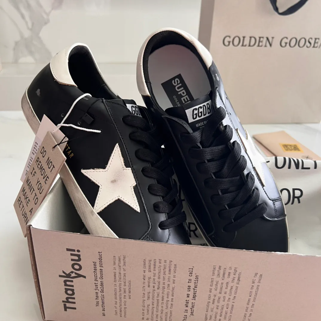Women's Sneakers GOLDEN GOOSE 16995647