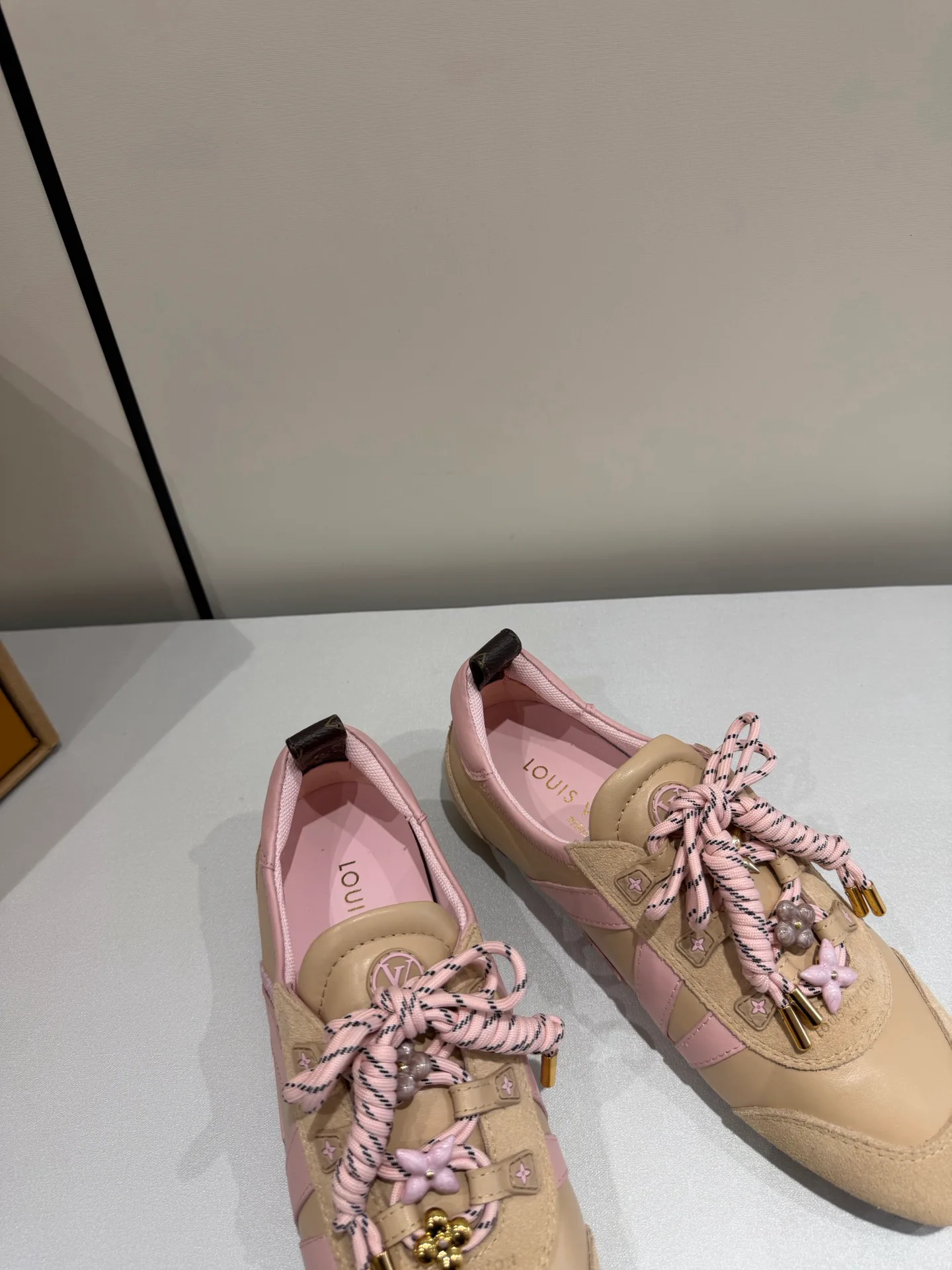 Women's Sneakers LOUIS VUITTON 17934910