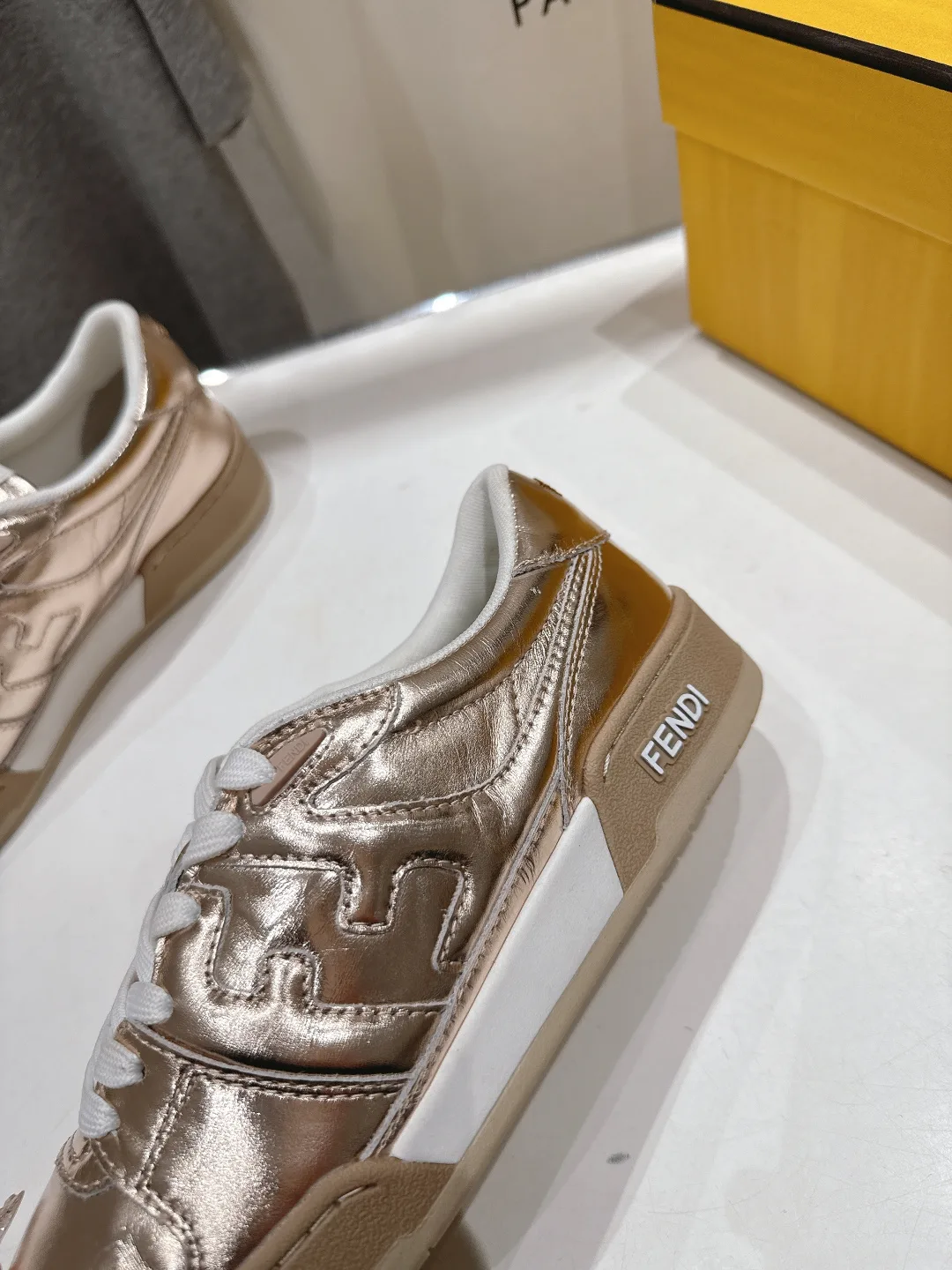 Women's Sneakers FENDI 17908433