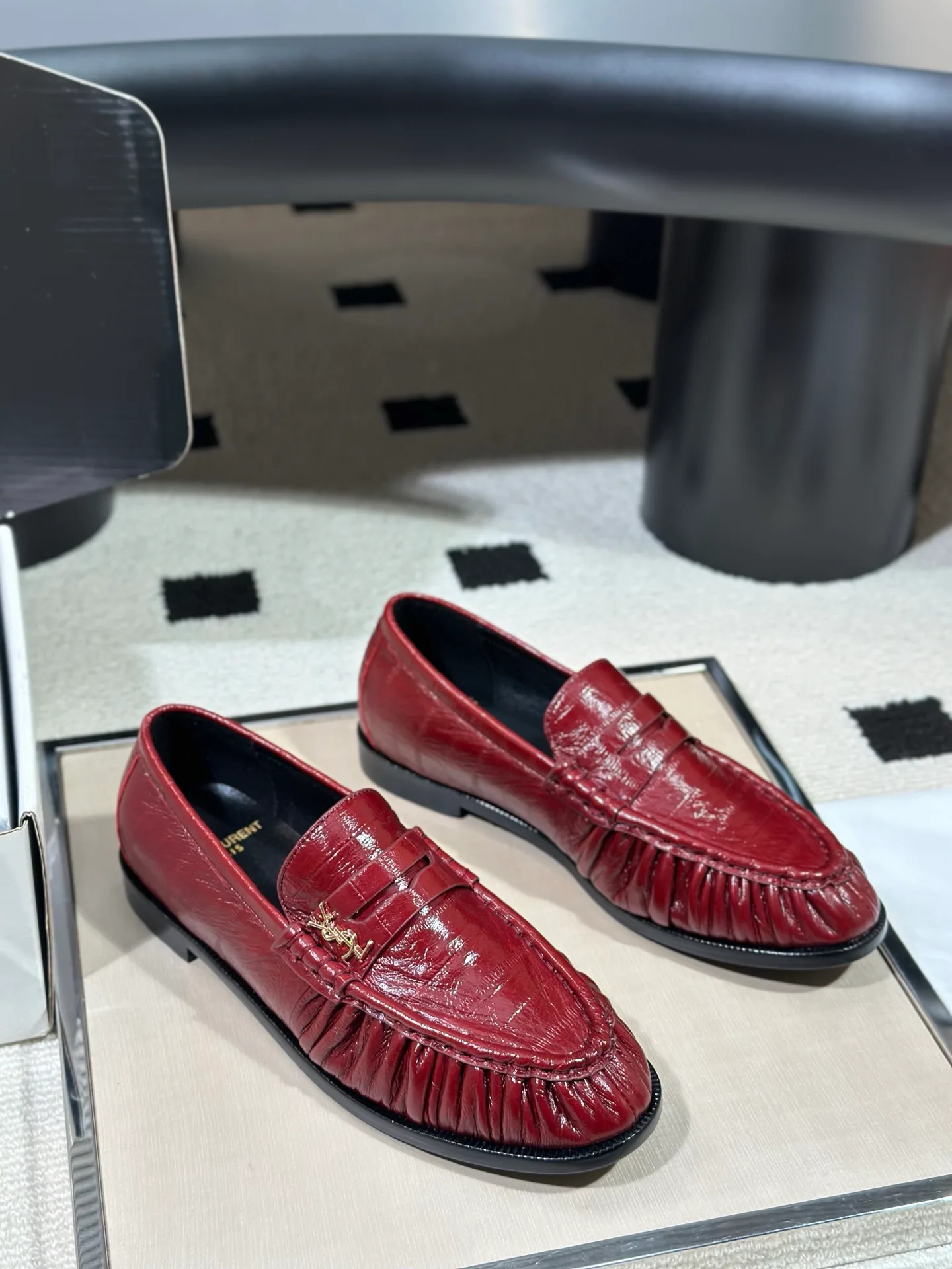 Women's Loafers And Moccasins SAINT LAURENT 18041771