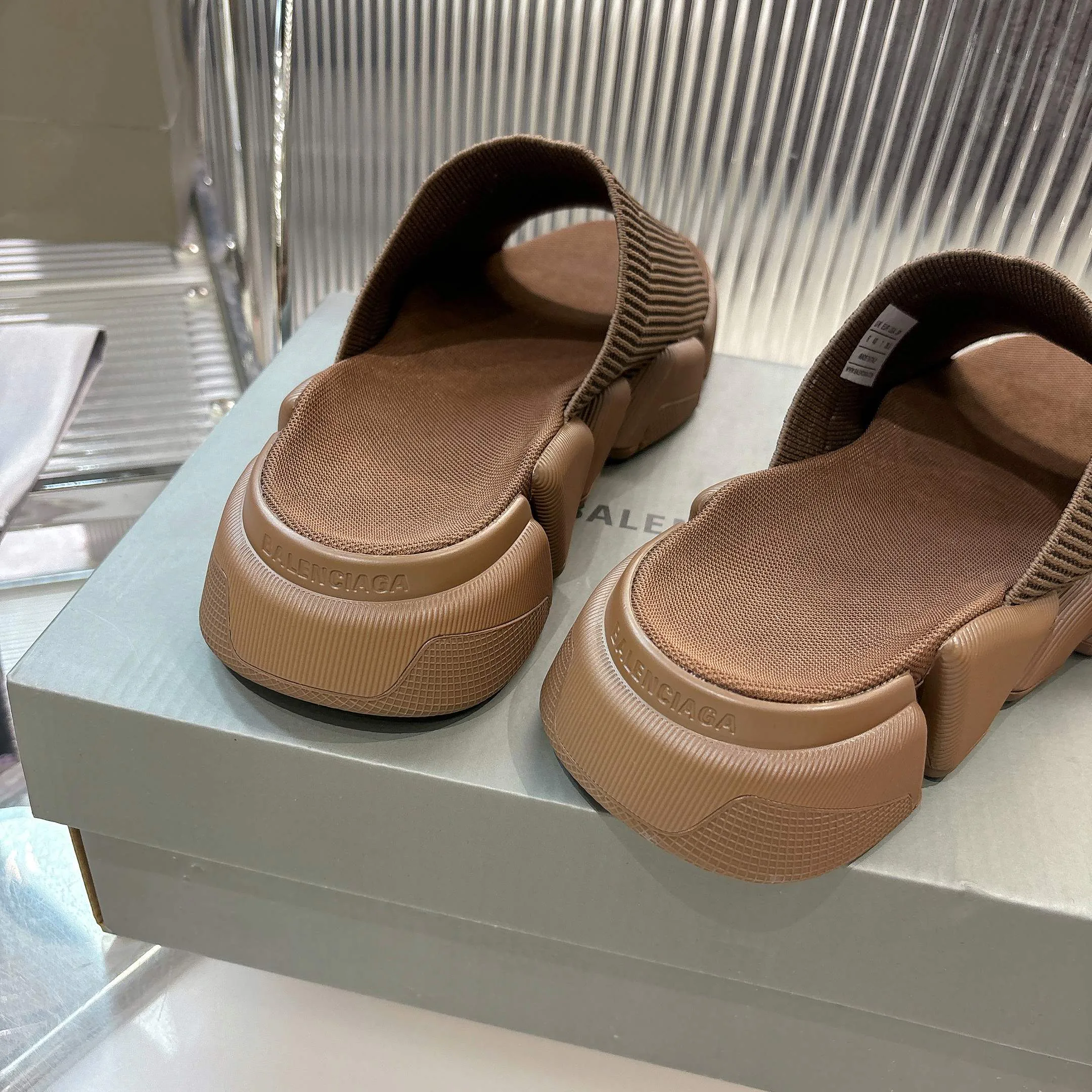 Women's Flip-Flops BALENCIAGA 17182654