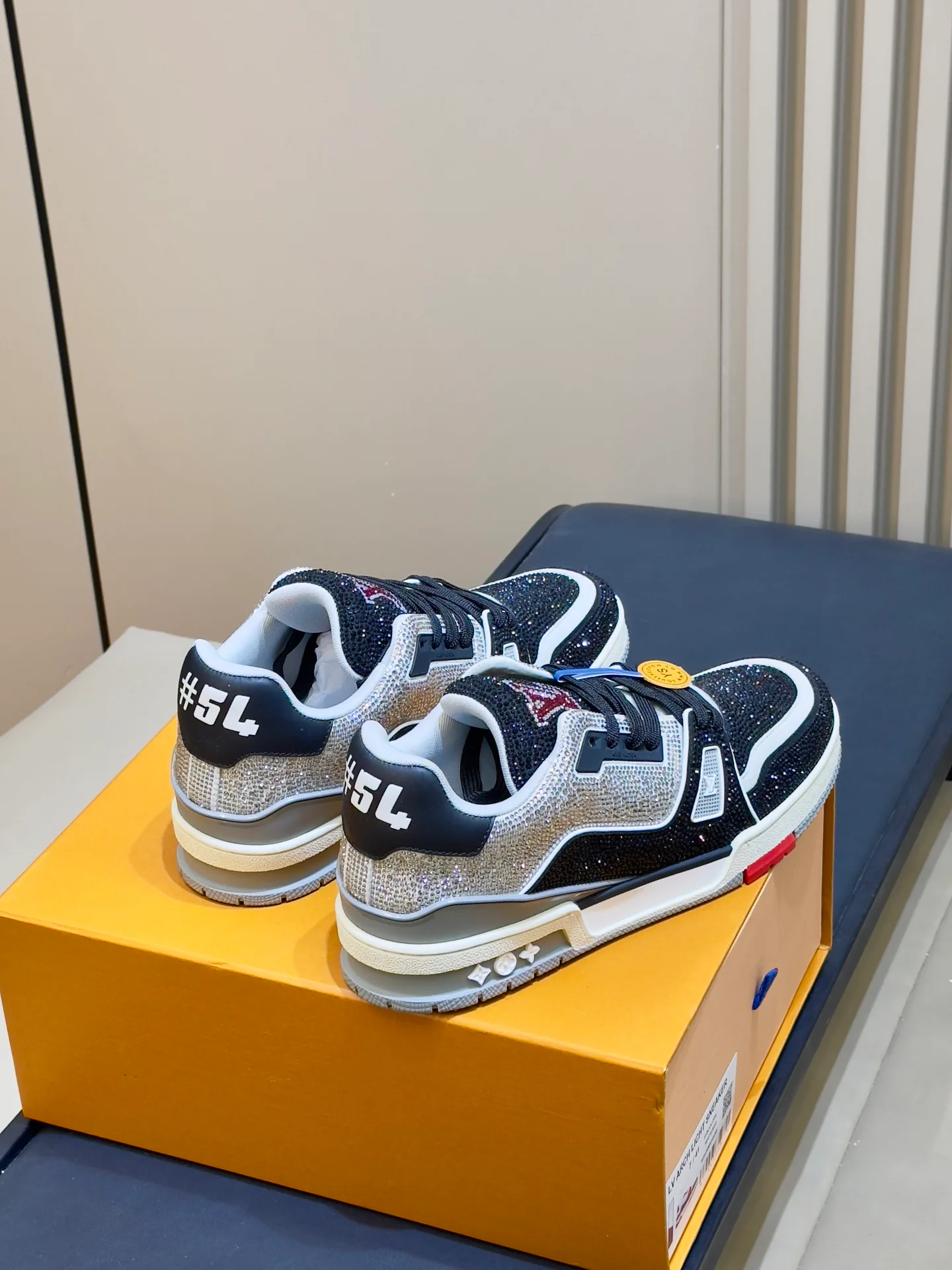 Women's Sneakers LOUIS VUITTON 18073555
