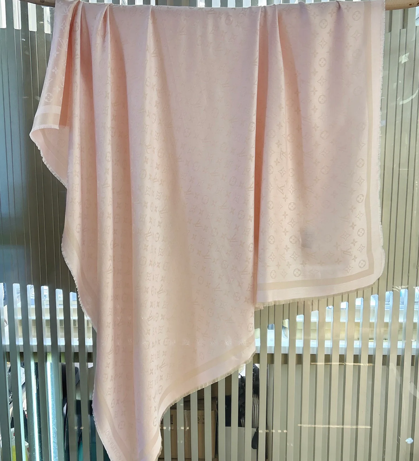 Scarves LOUIS VUITTON 18267556