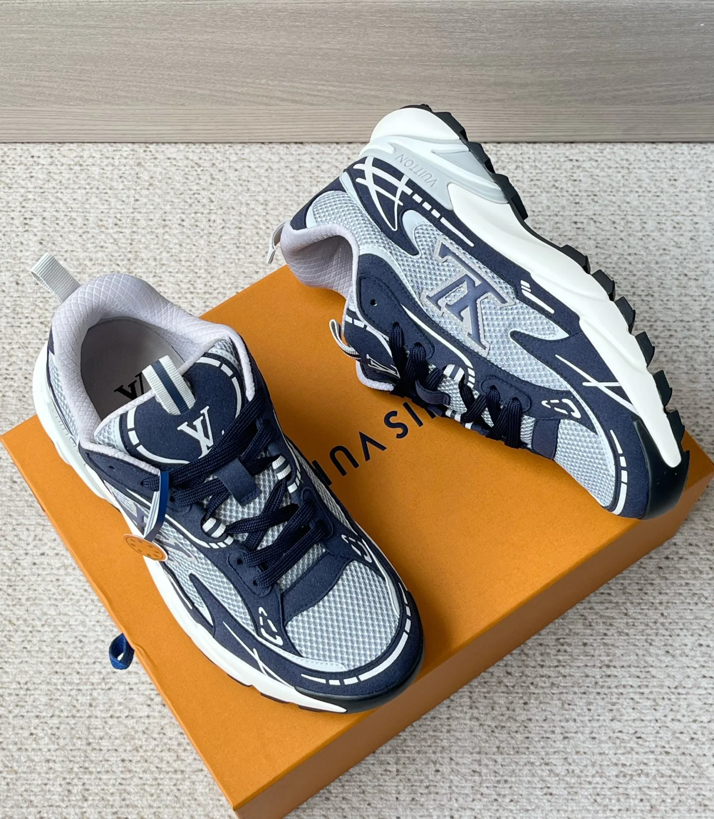 Men's Sneakers LOUIS VUITTON 17972108