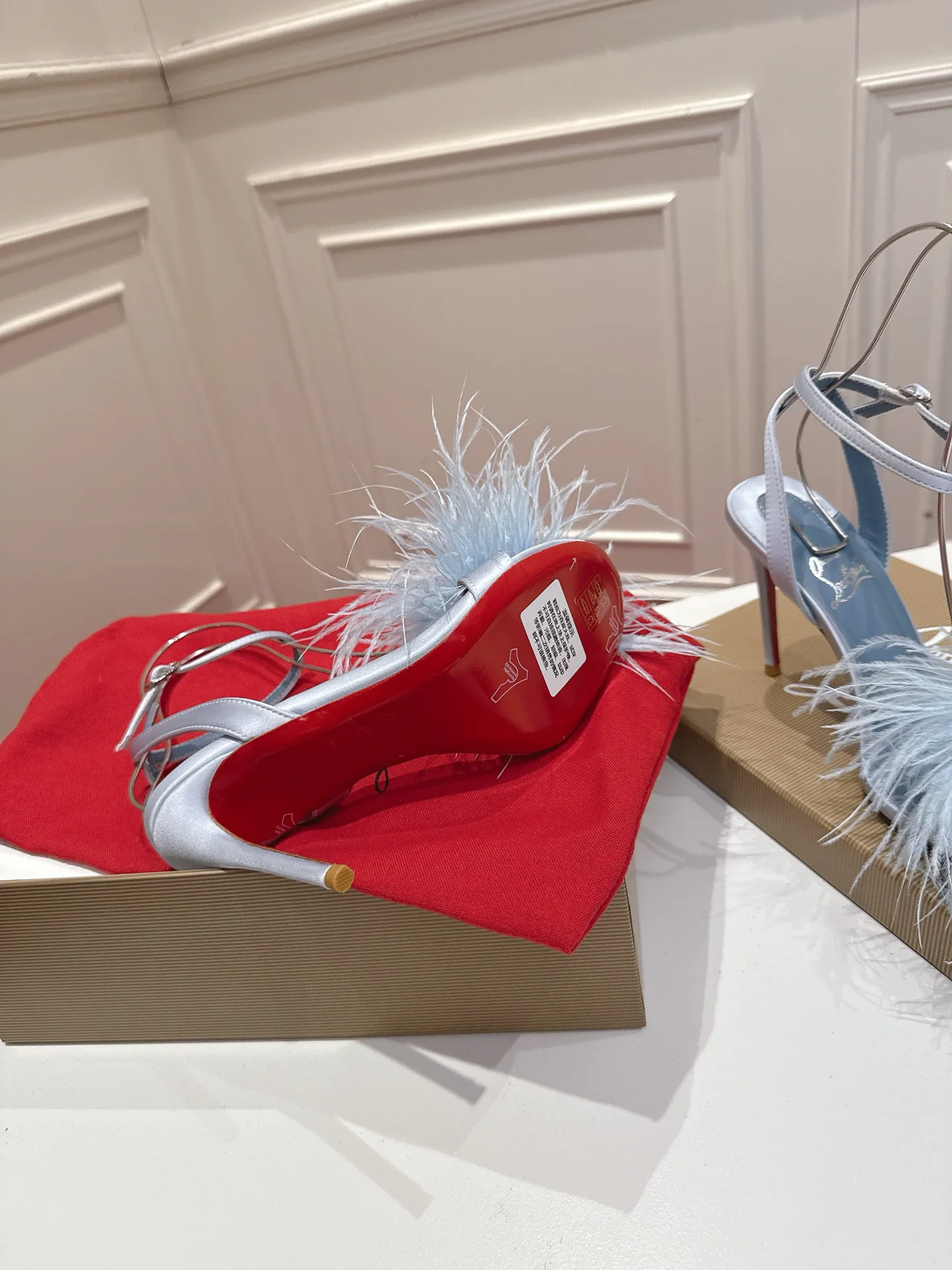Women's Heels CHRISTIAN LOUBOUTIN 17057873