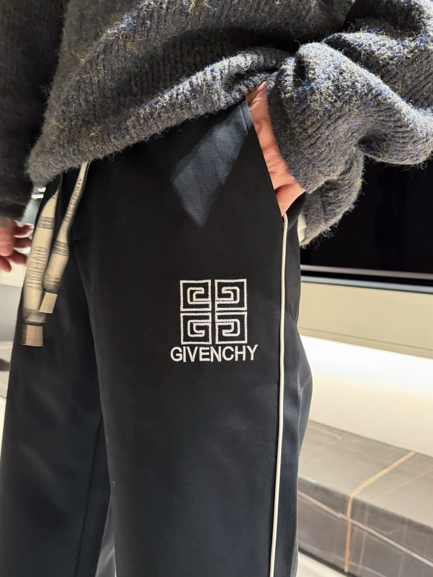 Men's Trousers GIVENCHY 18499697