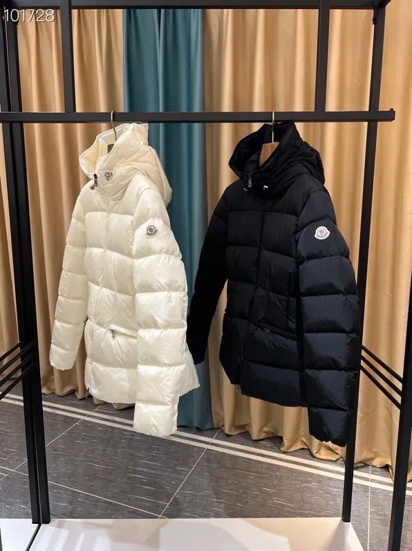 Women's Jackets And Down Jackets MONCLER 17964594