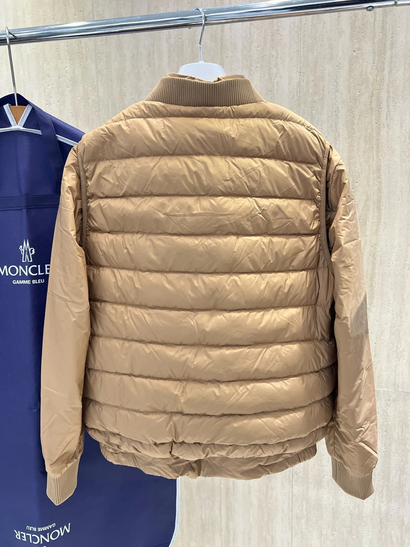 Women's Jackets And Down Jackets MONCLER 18264465