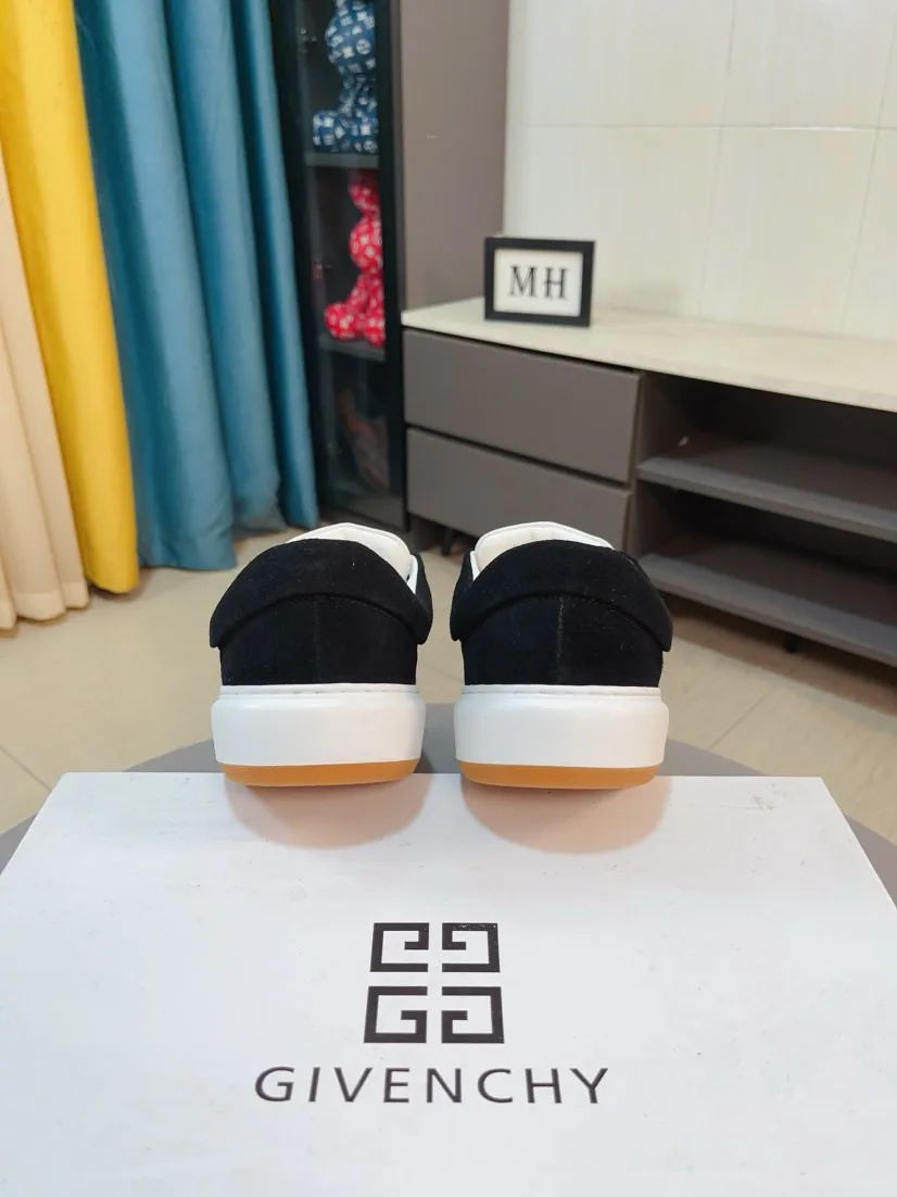 Women's Sneakers GIVENCHY 18417399