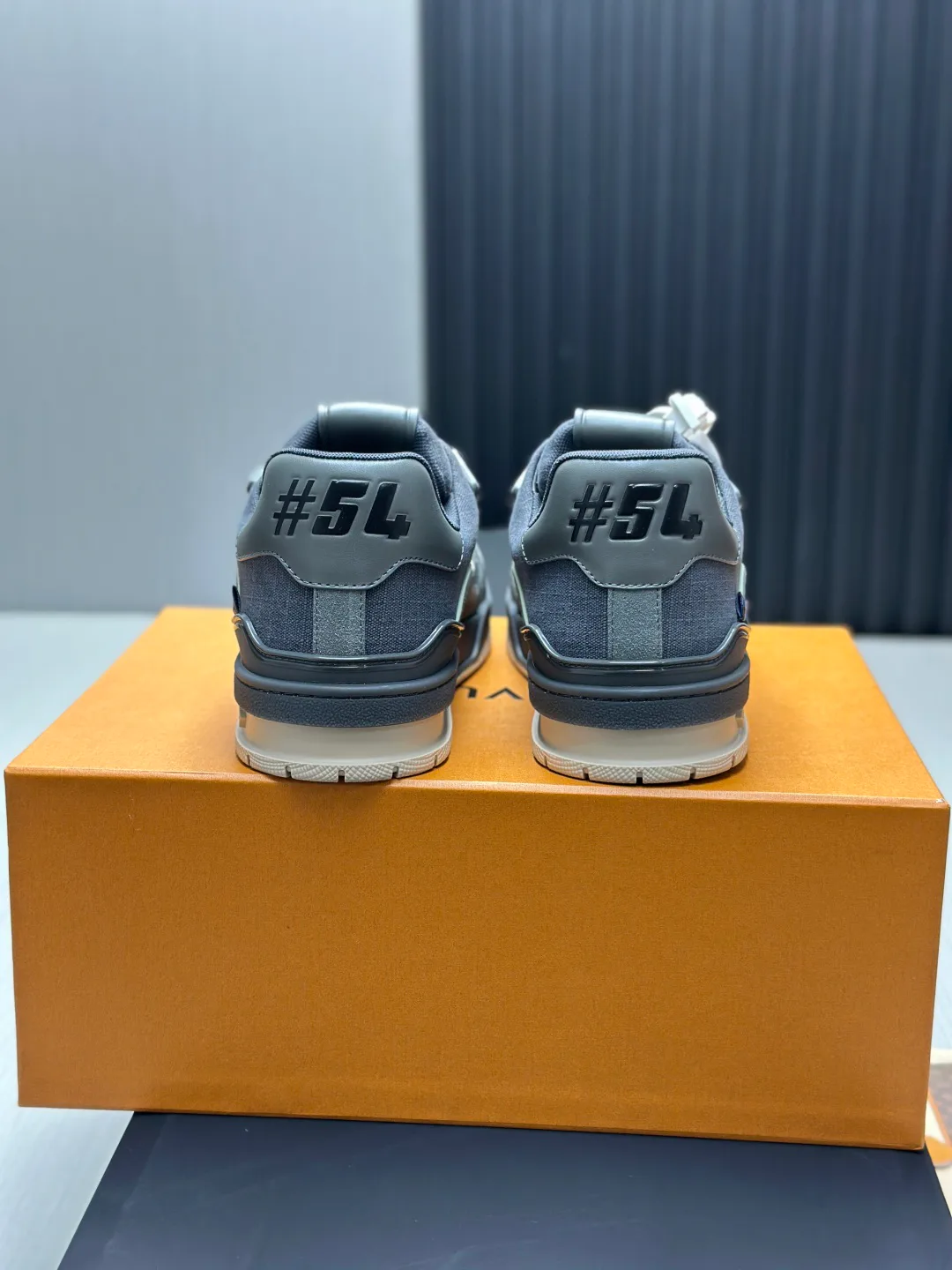 Women's Sneakers LOUIS VUITTON 18011602