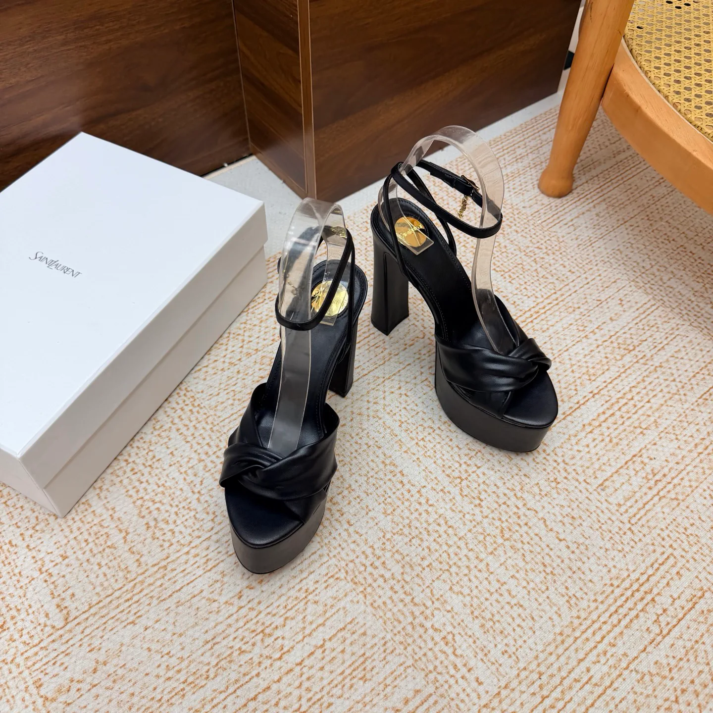 Women's Open-Toe Sandals SAINT LAURENT 18104666