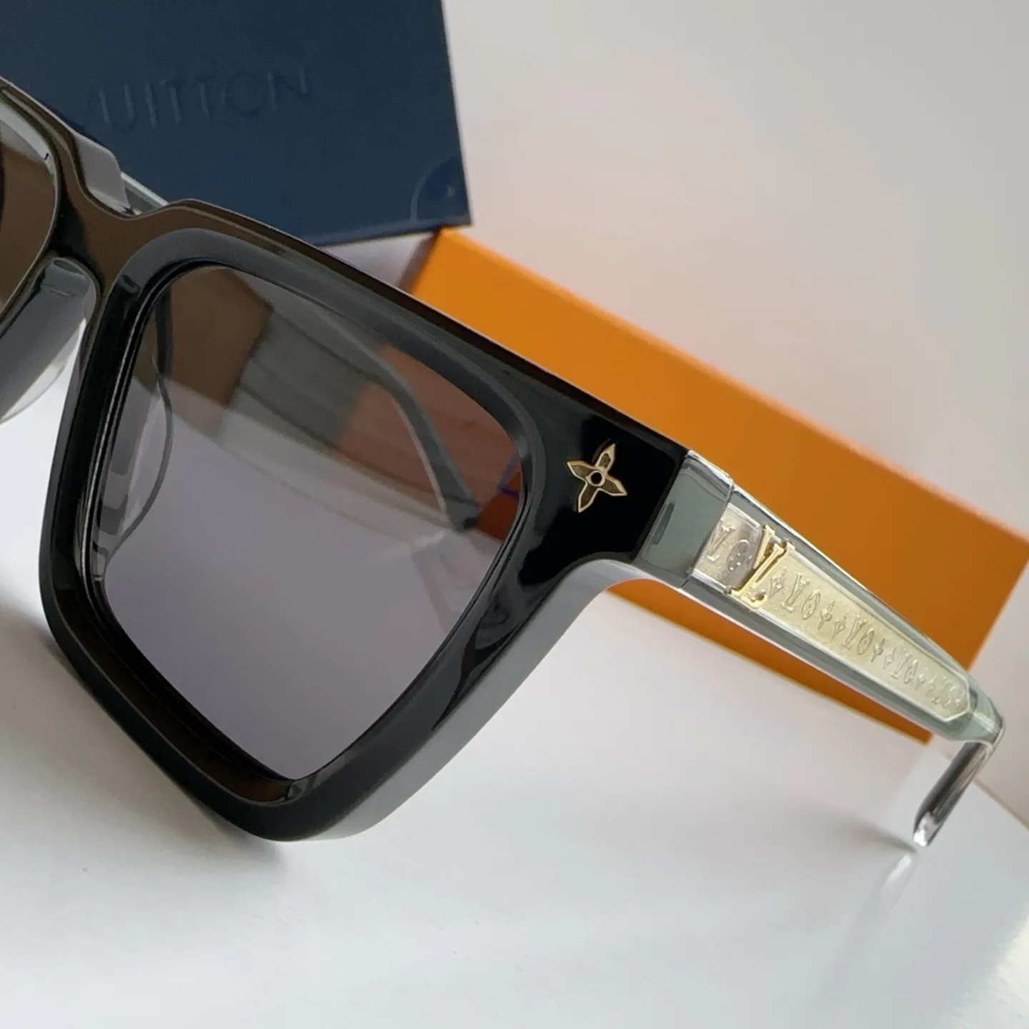 Glasses LOUIS VUITTON 17366463