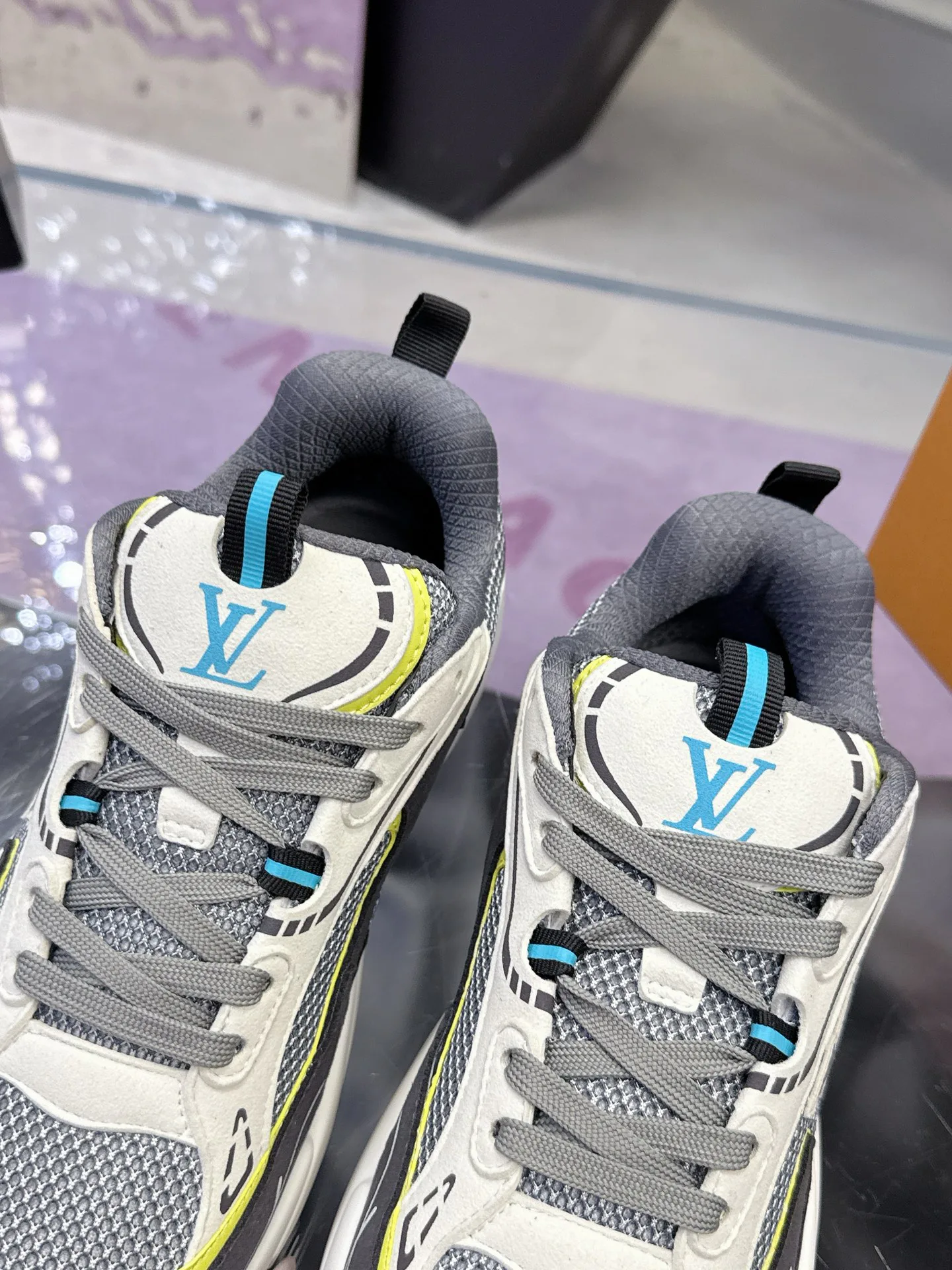 Men's Sneakers LOUIS VUITTON 17530449