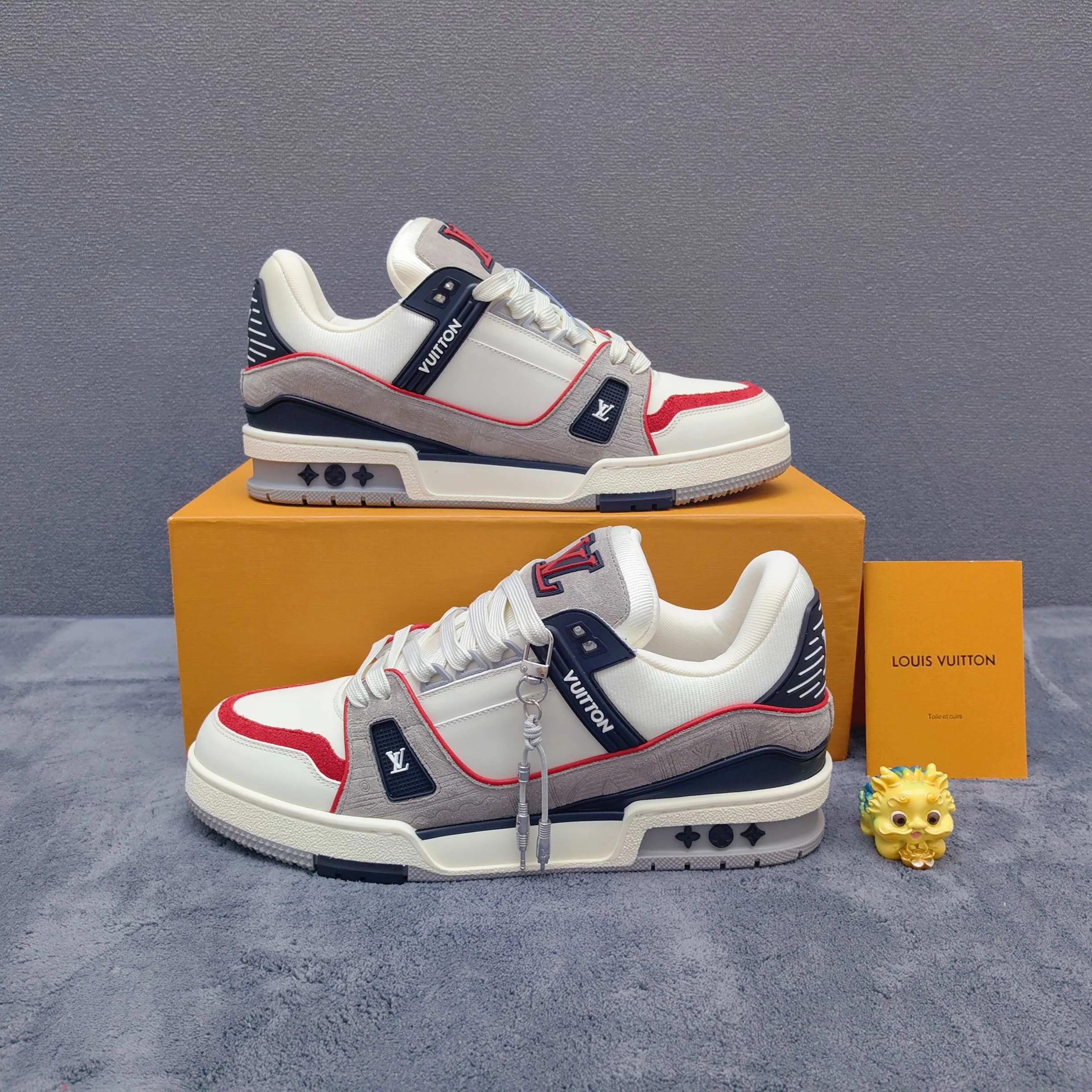 Women's Sneakers LOUIS VUITTON 17957138