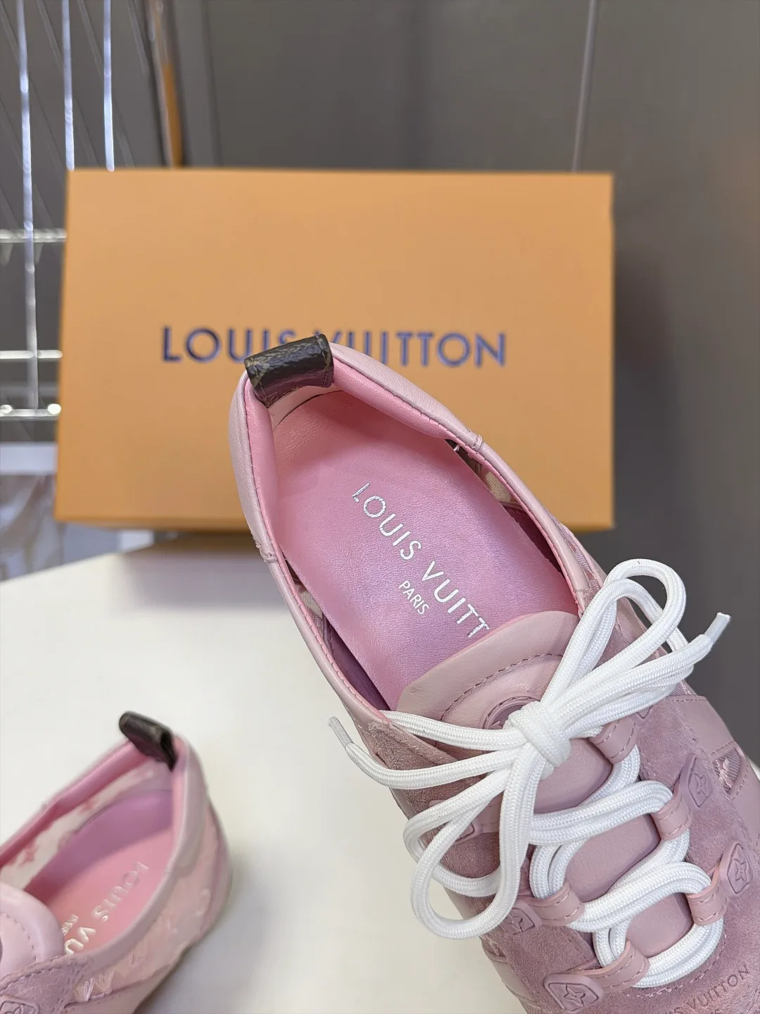 Women's Sneakers LOUIS VUITTON 18005463