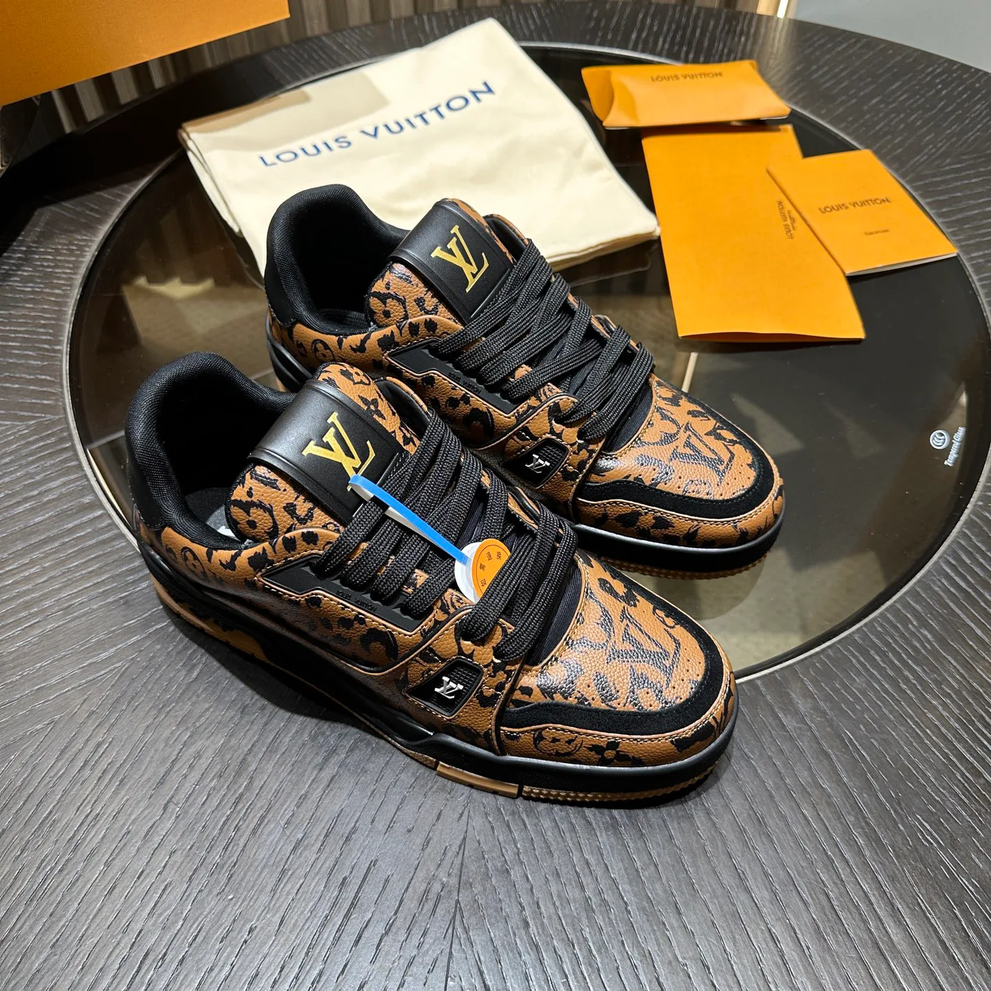 Women's Sneakers LOUIS VUITTON 18192442