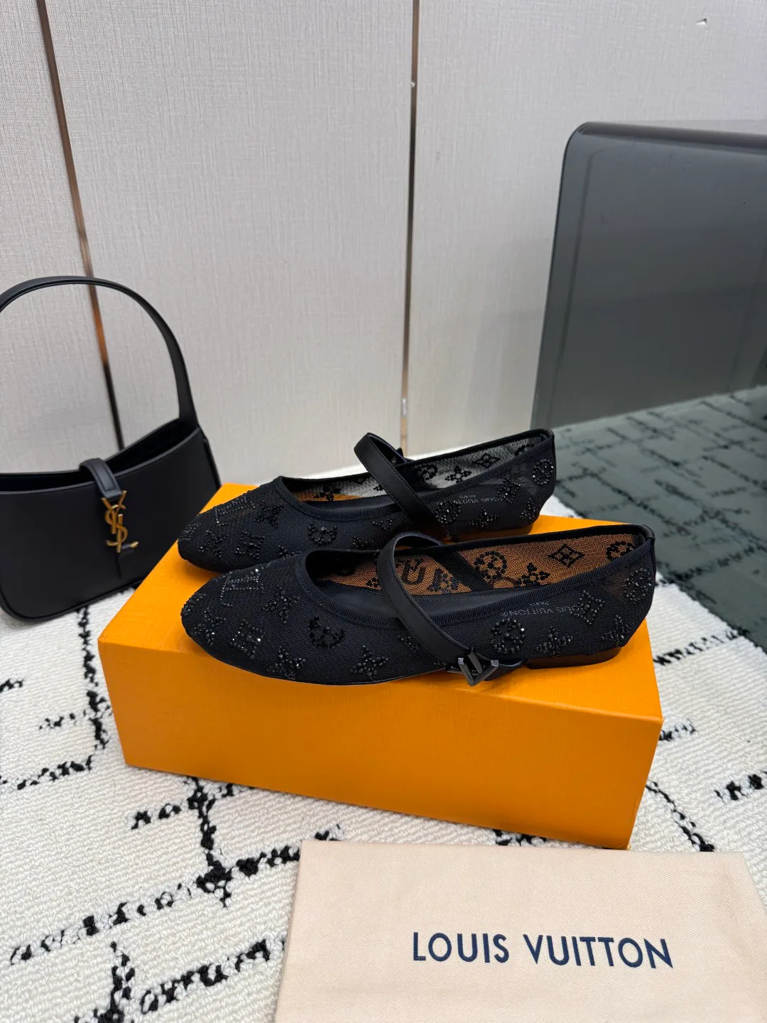 Women's Ballet Flats LOUIS VUITTON 17947020