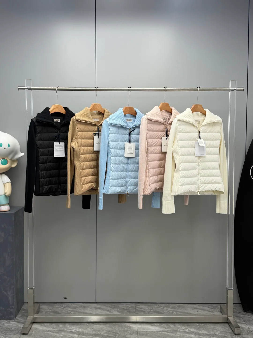 Women's Jackets And Down Jackets MONCLER 17802064