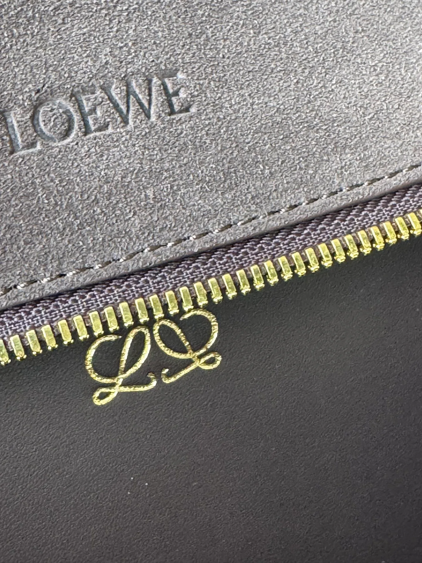 Women's Classic Handbags LOEWE 18434815