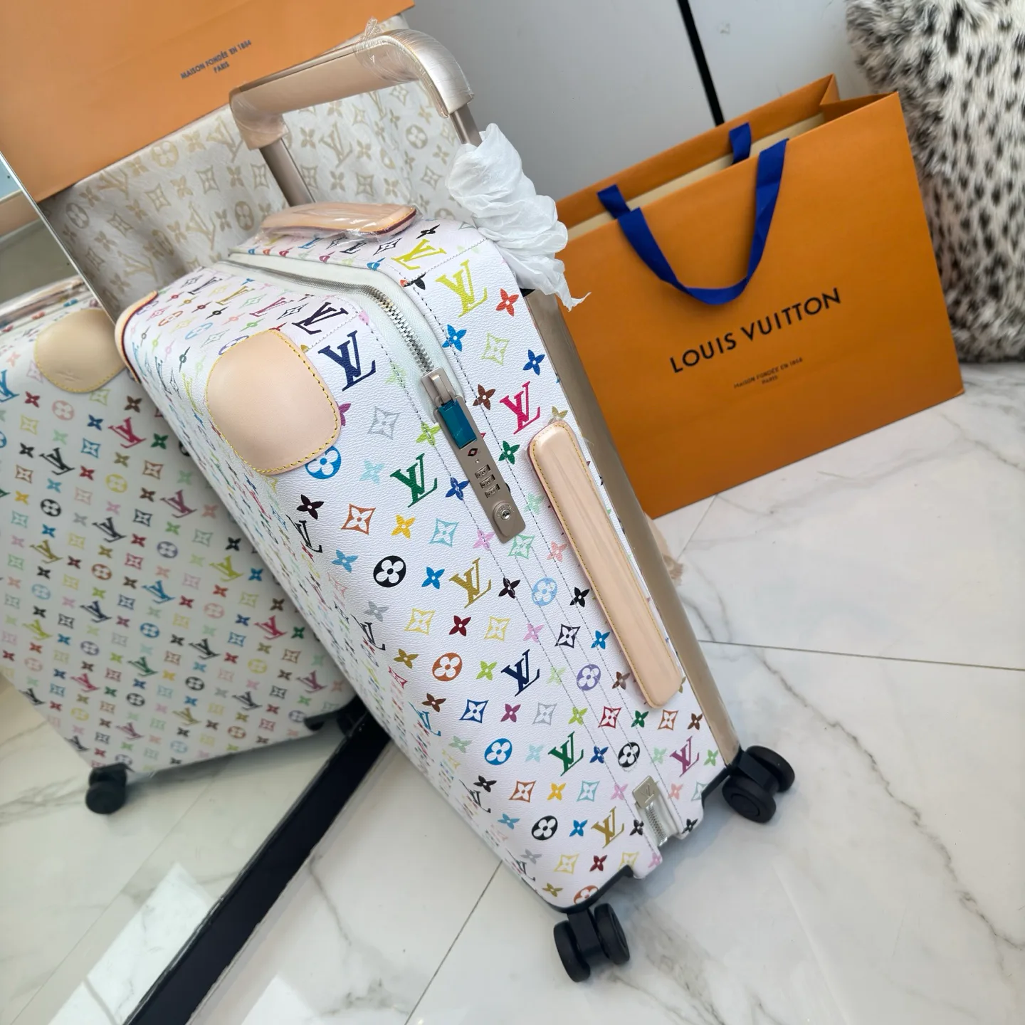 Suitcases LOUIS VUITTON 17675223