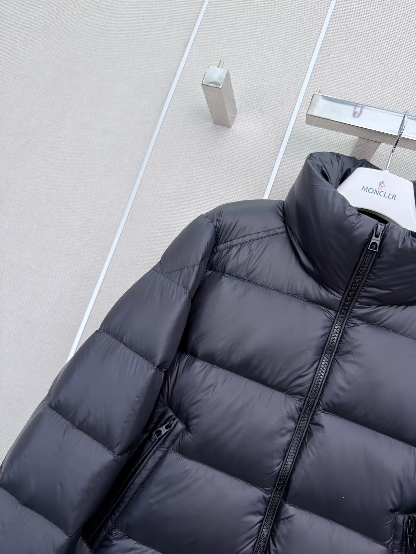 Women's Jackets And Down Jackets MONCLER 18439408