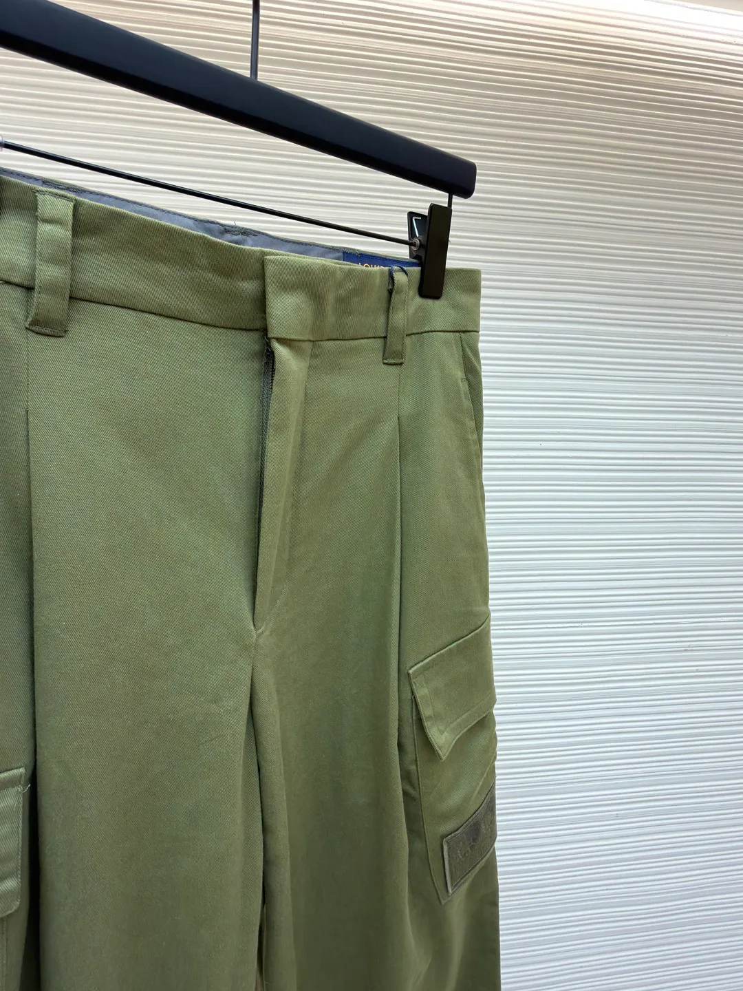 Men's Trousers LOUIS VUITTON 18359654