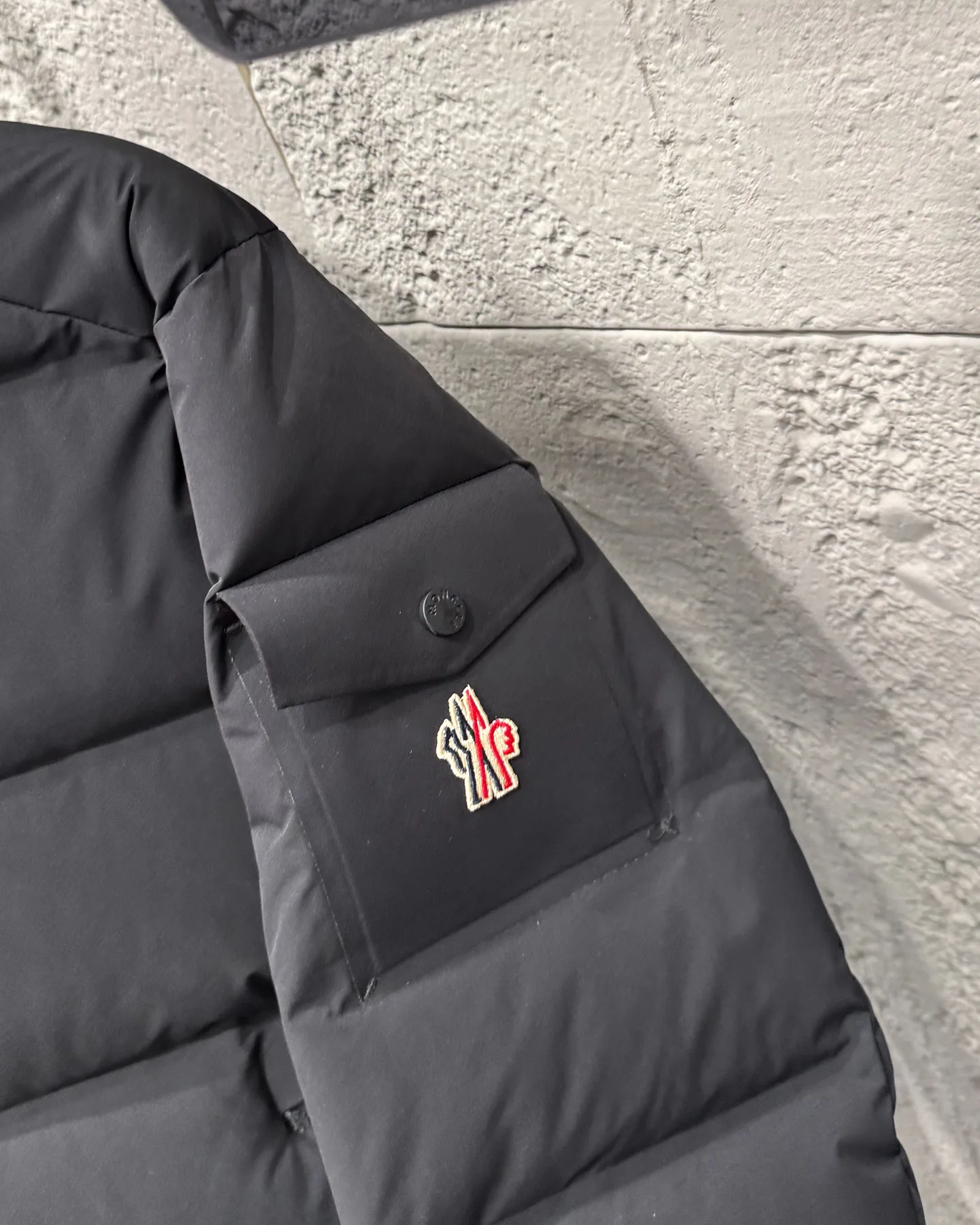 Men's Jackets And Down Jackets MONCLER 17942231