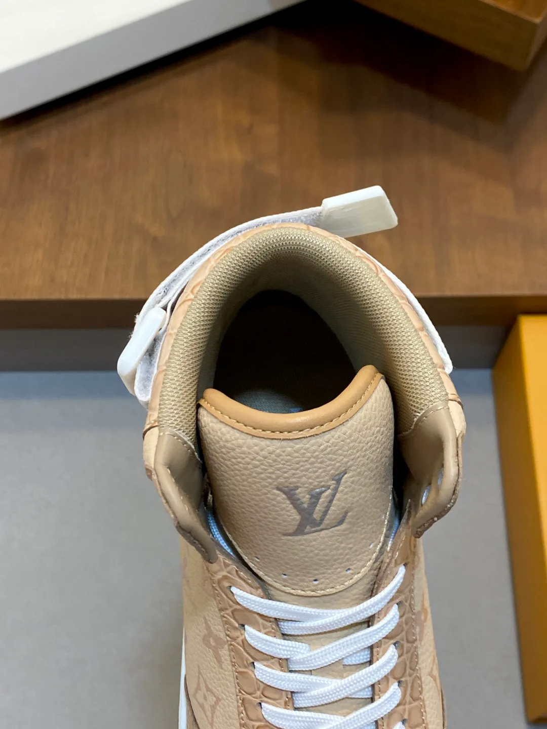Men's Sneakers LOUIS VUITTON 18265103