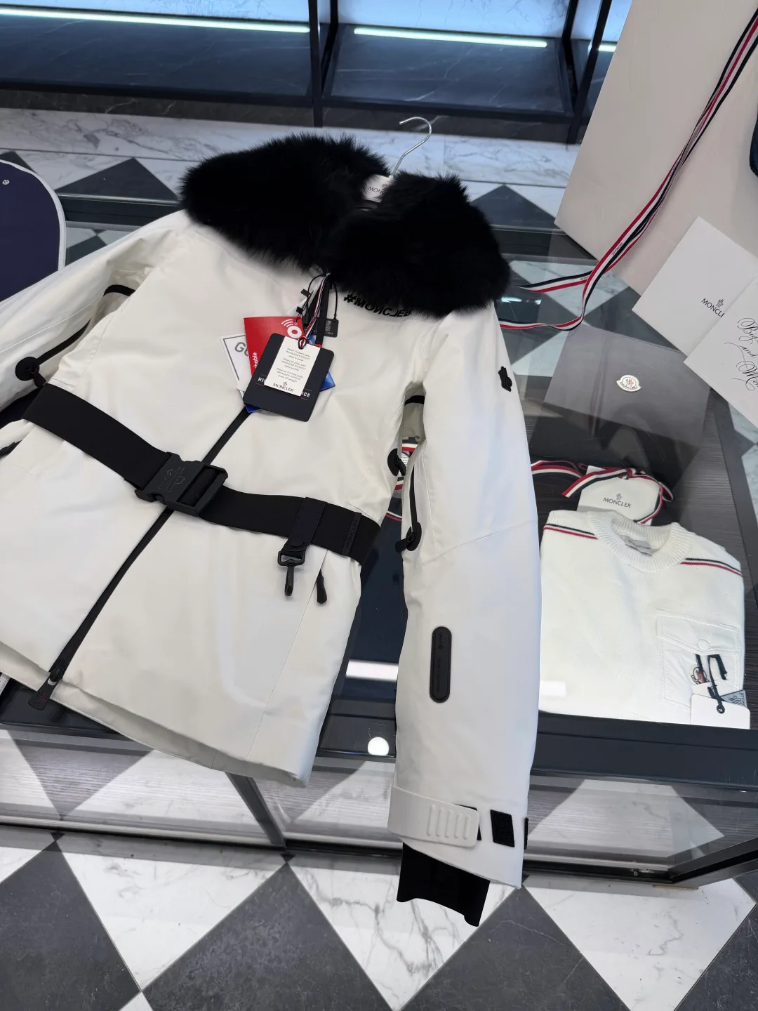 Women's Jackets And Down Jackets MONCLER 18133610