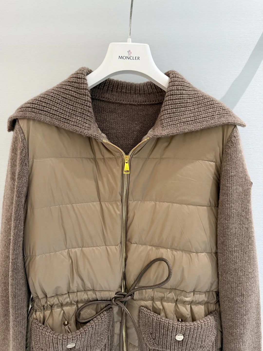 Women's Jackets And Down Jackets MONCLER 18439965