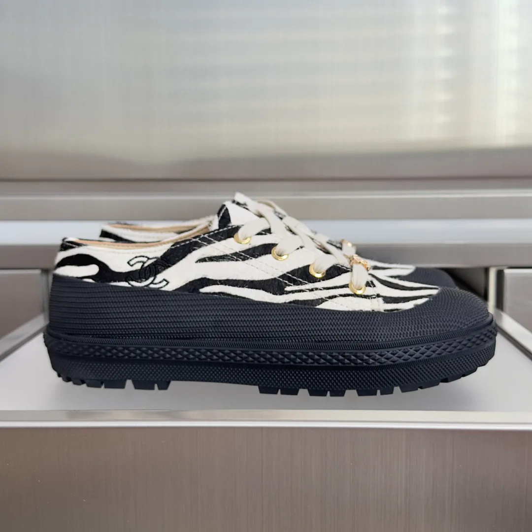 Women's Sneakers CHANEL 18092992