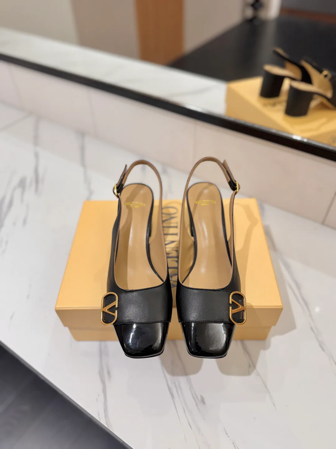 Women's Open-Toe Sandals VALENTINO 18134906