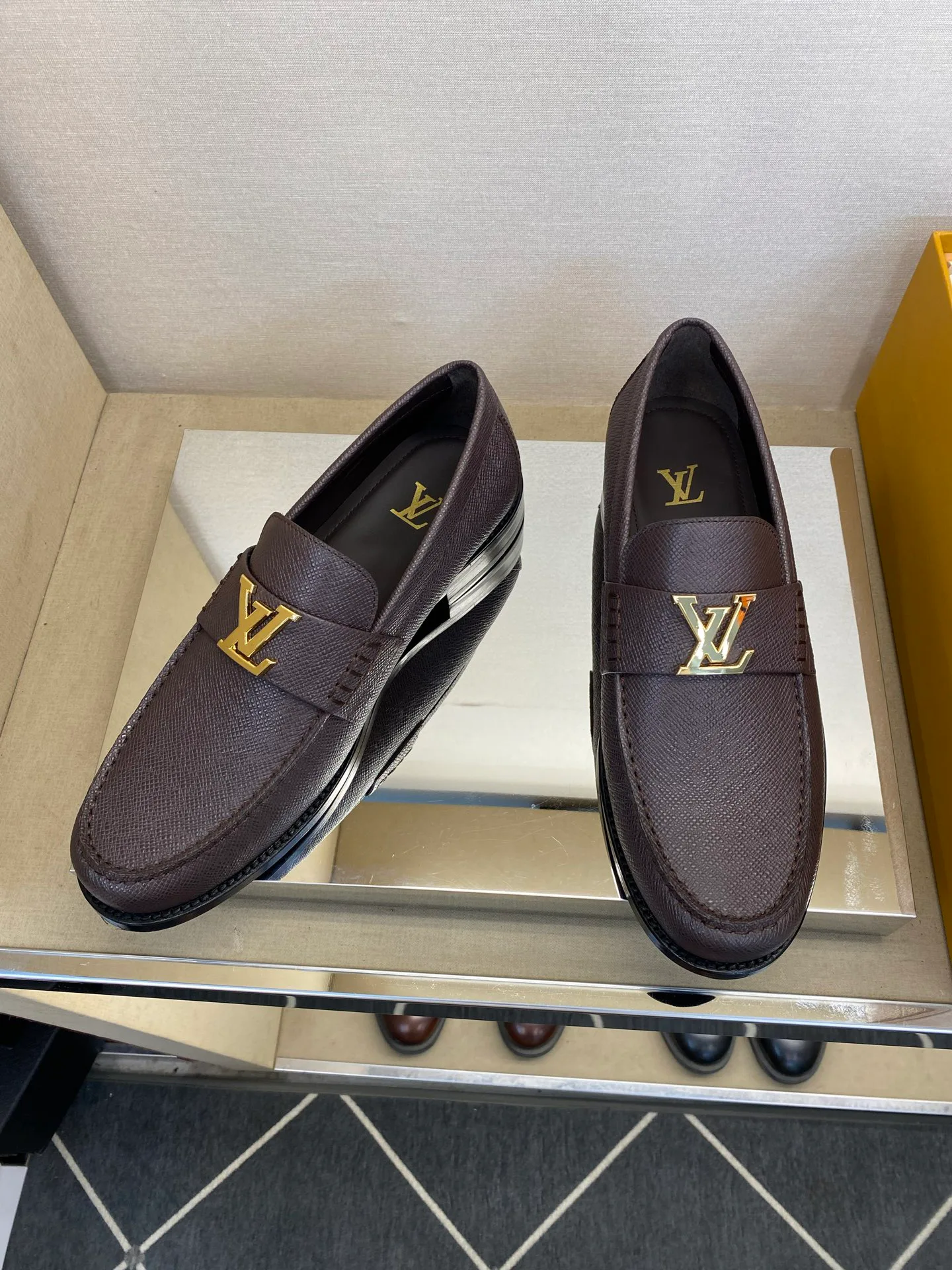 Men's Loafers And Dress Shoes LOUIS VUITTON 18079127