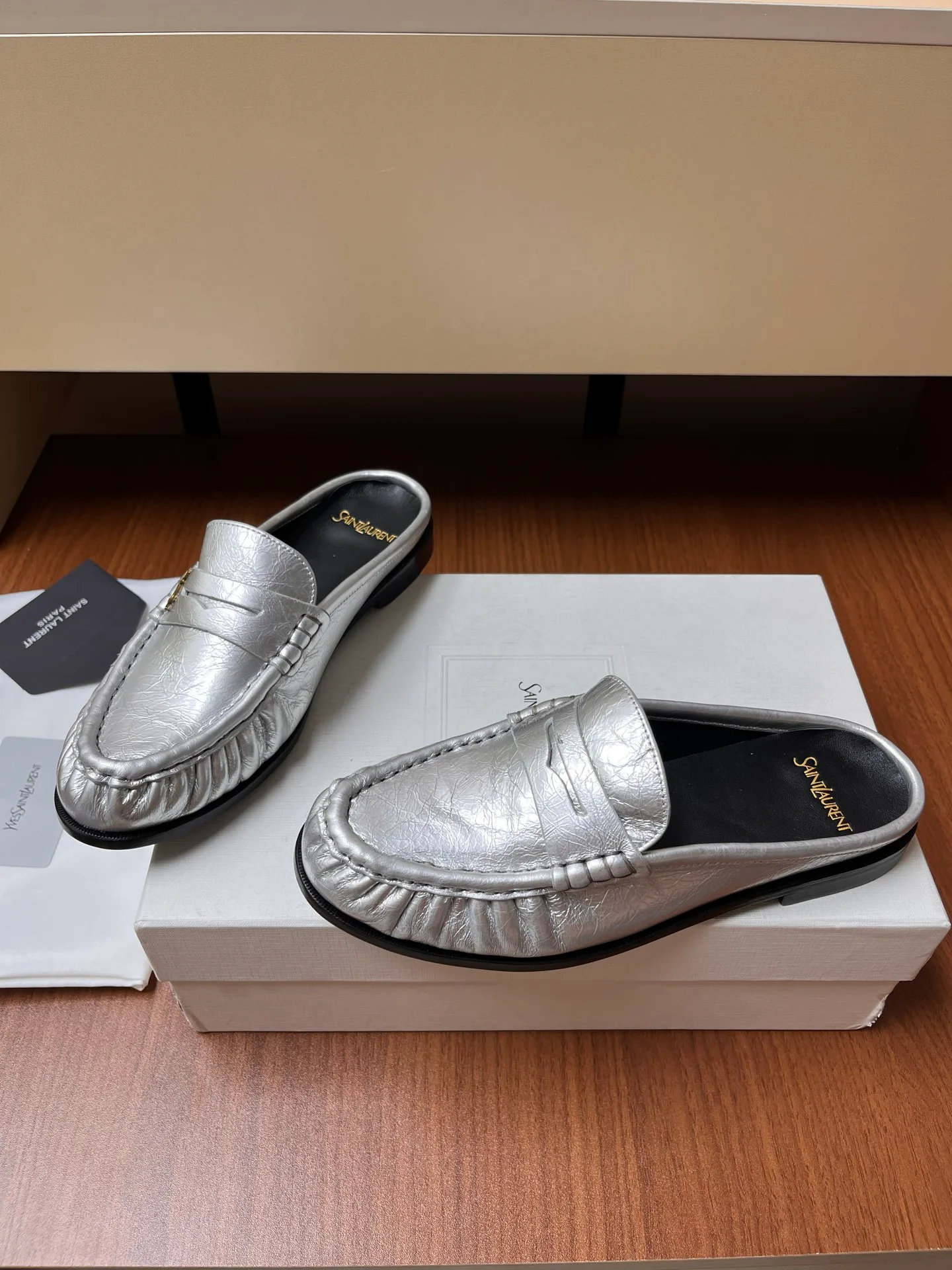 Women's Loafers And Moccasins SAINT LAURENT 18037898