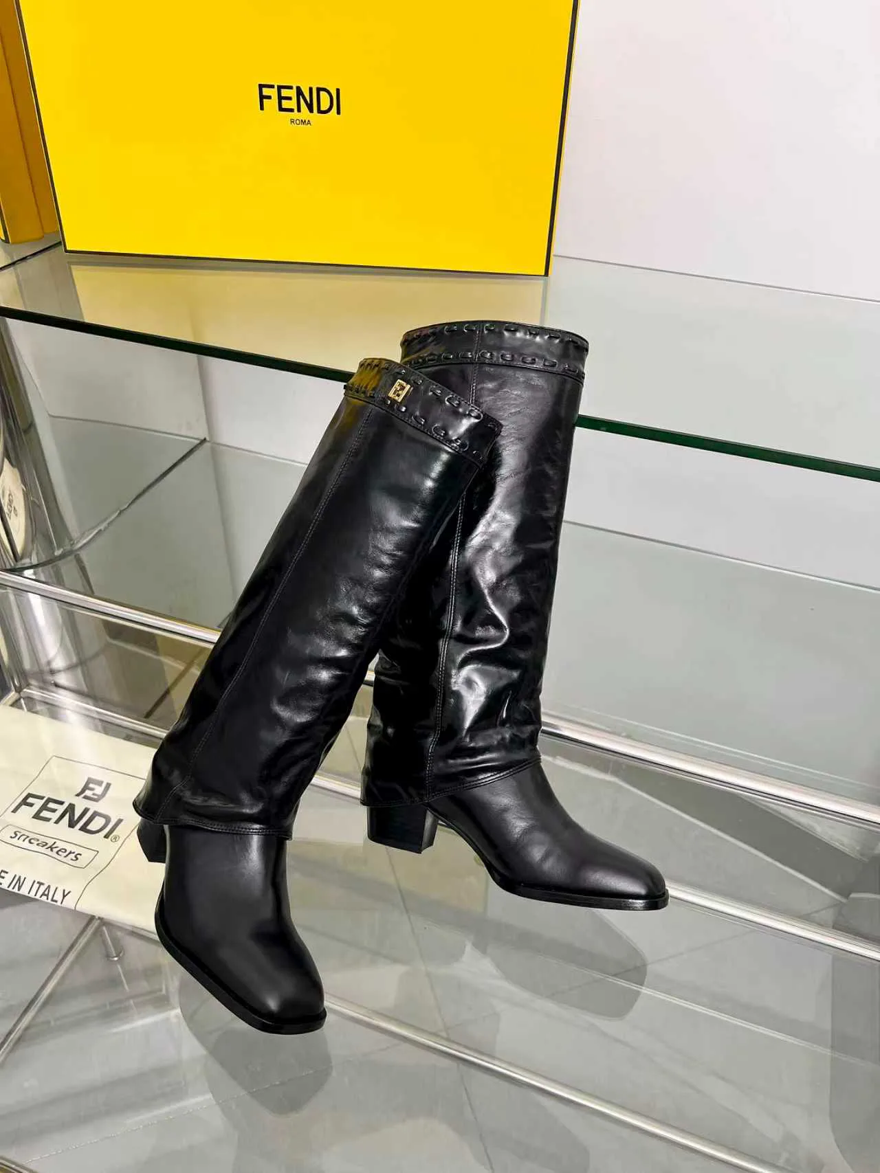 Women's Boots FENDI 18104315