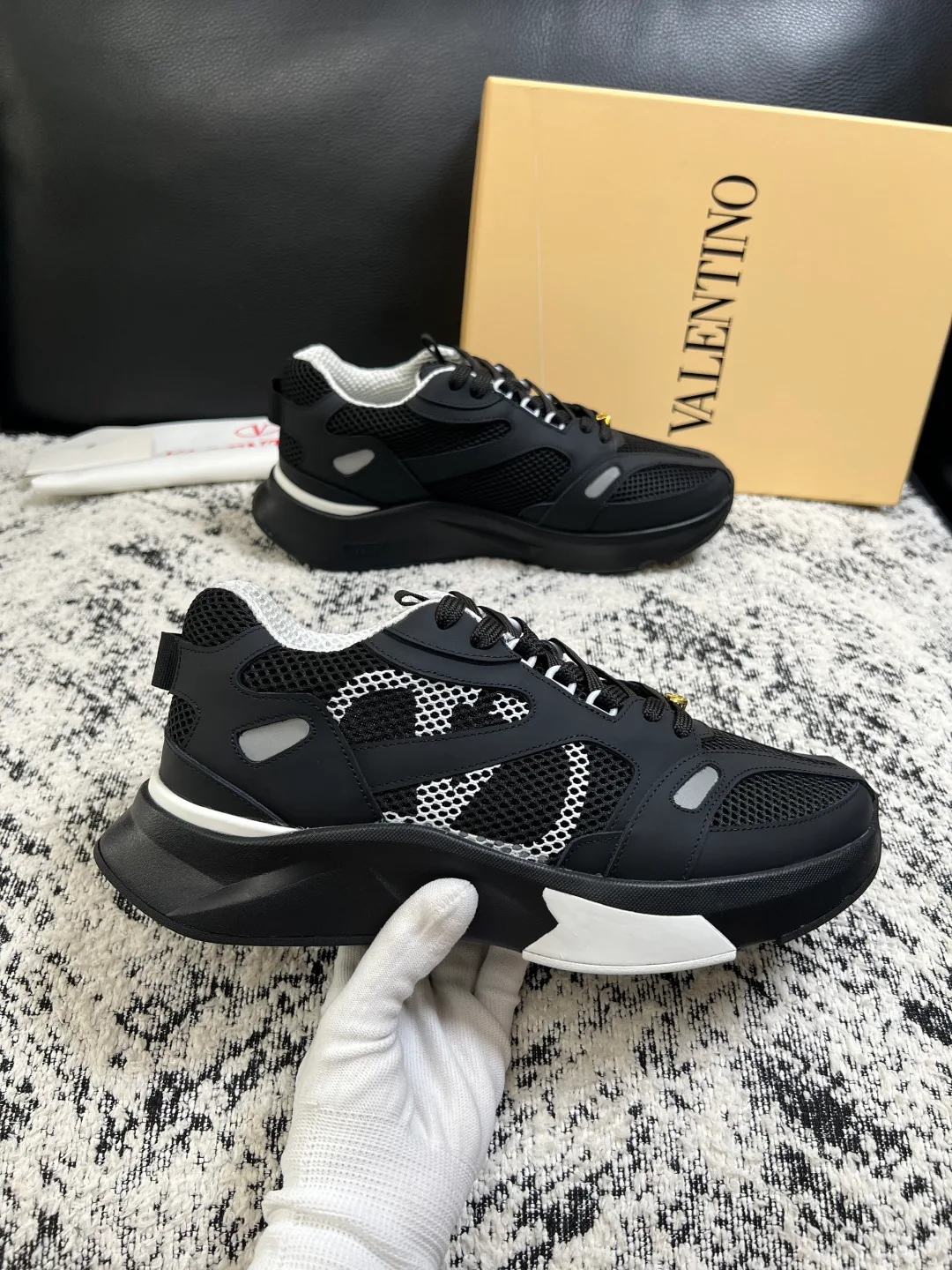 Men's Sneakers VALENTINO 17429899