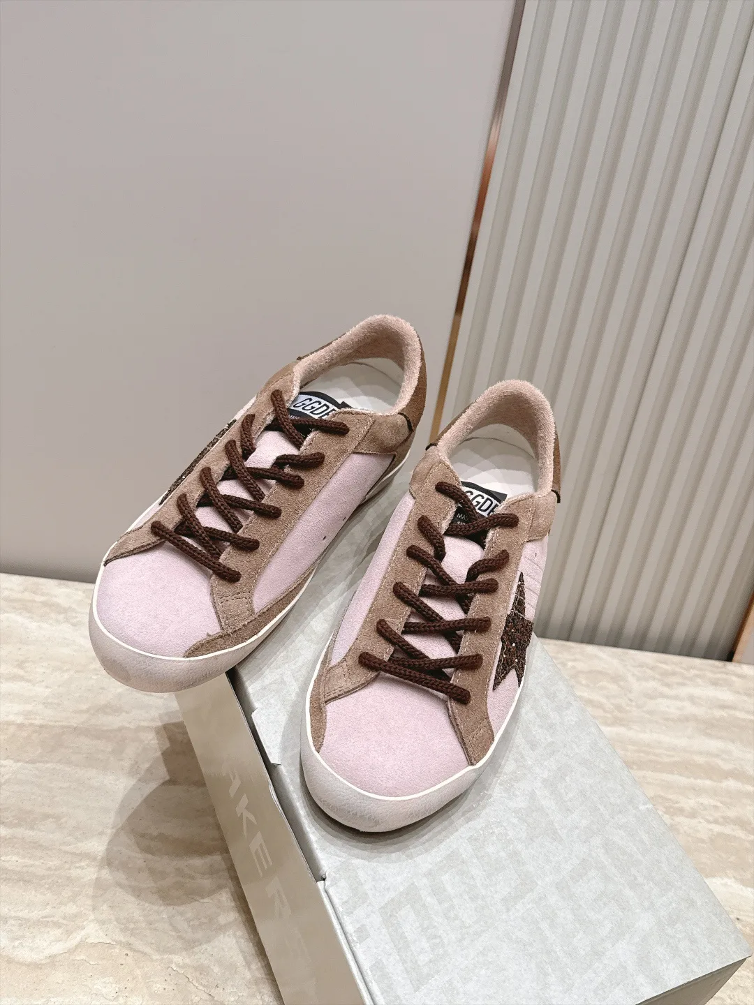 Women's Sneakers GOLDEN GOOSE 17963442