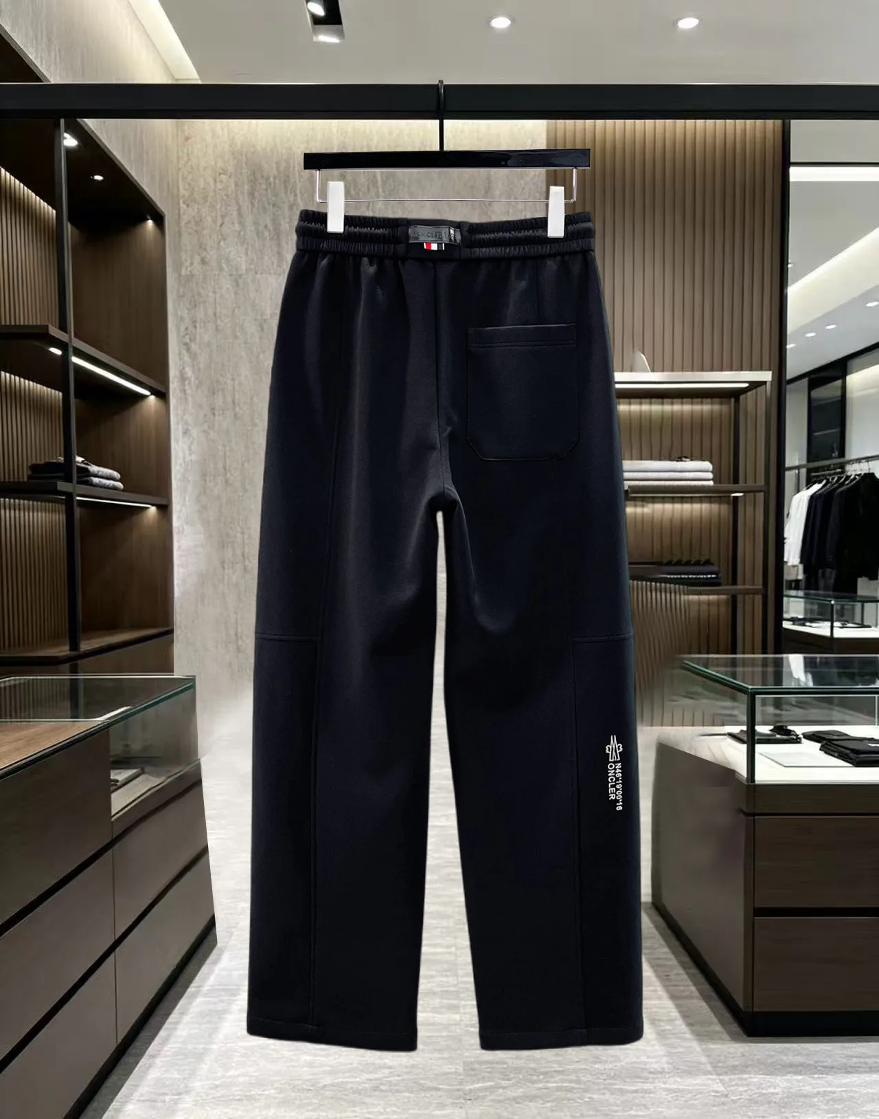 Men's Trousers MONCLER 18345701