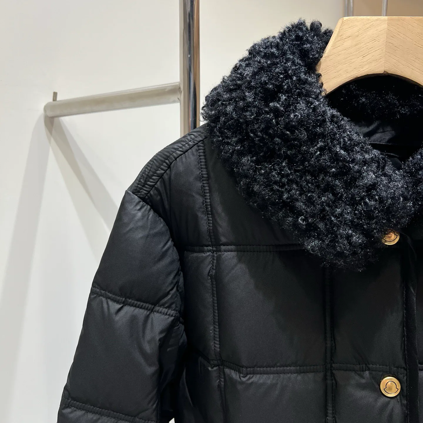 Women's Jackets And Down Jackets MONCLER 18036513