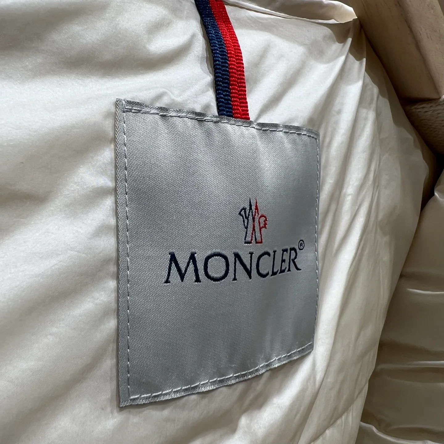 Women's Jackets And Down Jackets MONCLER 17812071