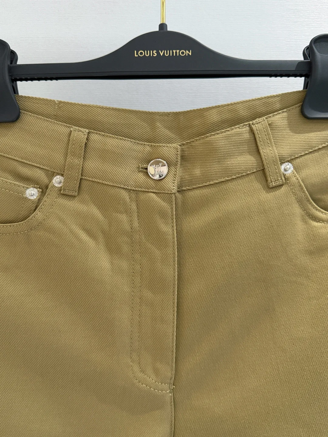 Women's Shorts LOUIS VUITTON 17218084