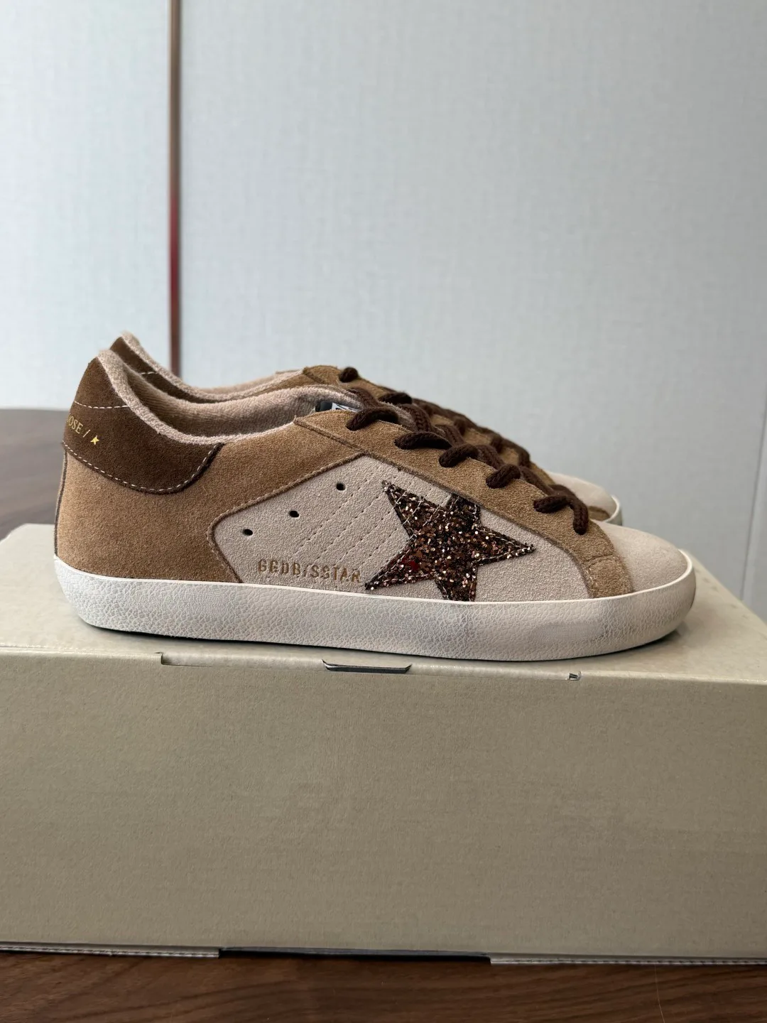 Women's Sneakers GOLDEN GOOSE 18146573