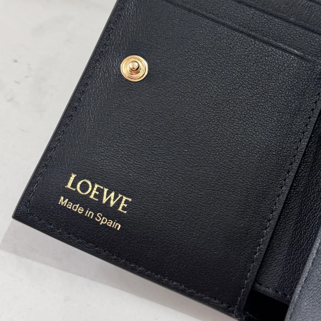 Women's Clutches LOEWE 17927439