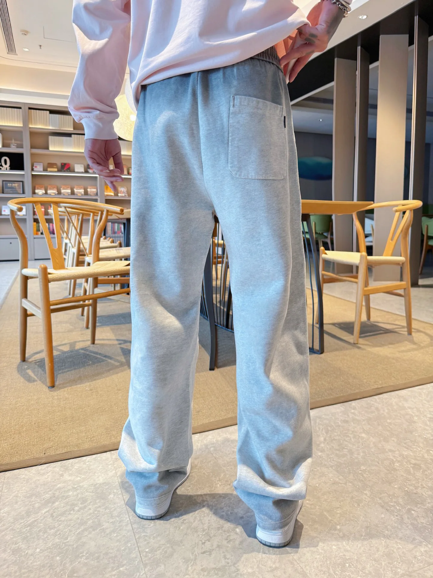 Men's Trousers LOUIS VUITTON 18345748