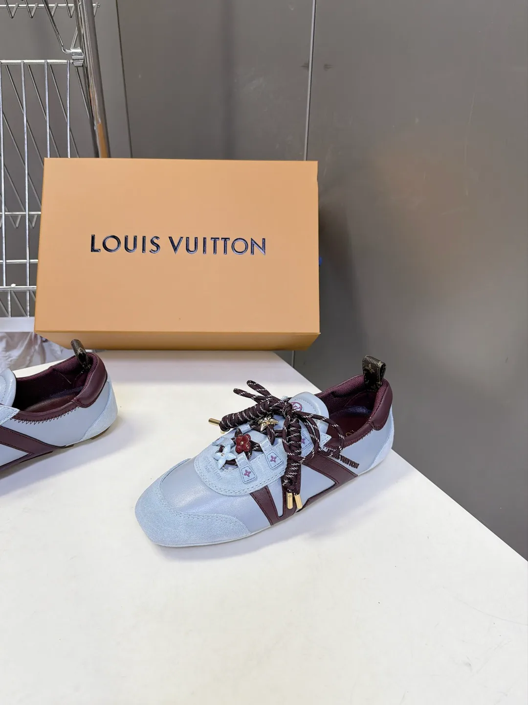 Women's Sneakers LOUIS VUITTON 18005457