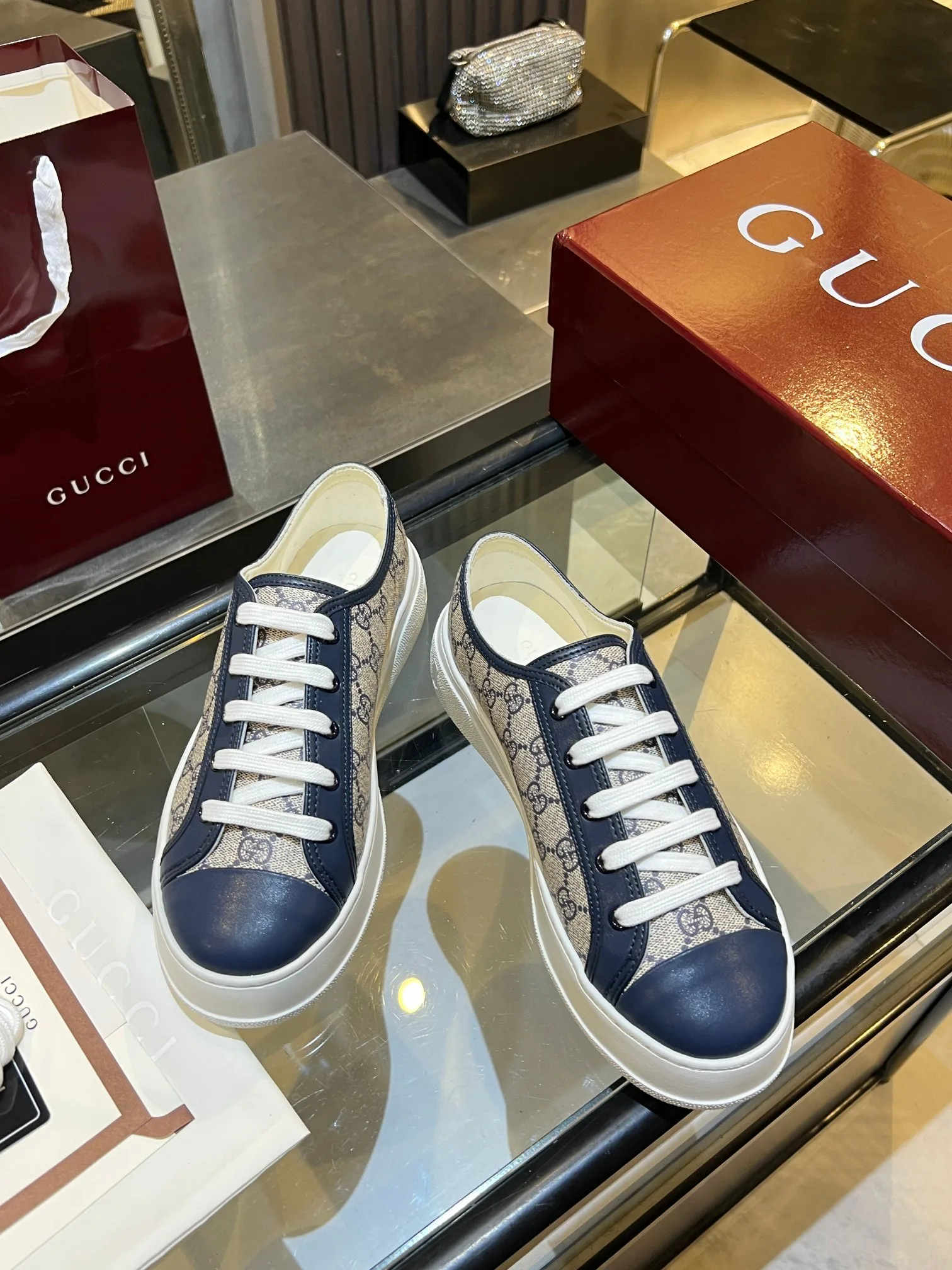 Women's Sneakers GUCCI 18465034