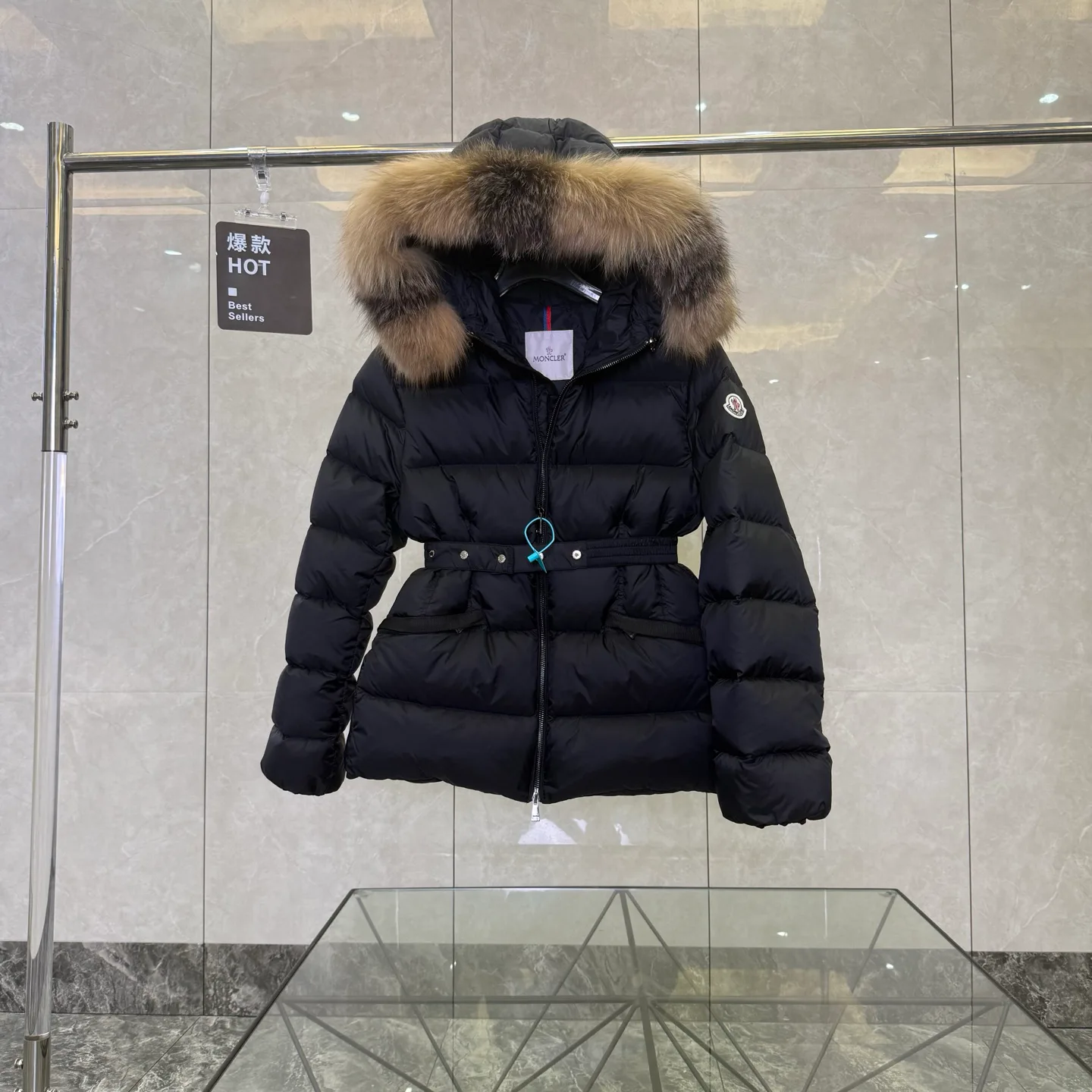 Women's Jackets And Down Jackets MONCLER 17949904