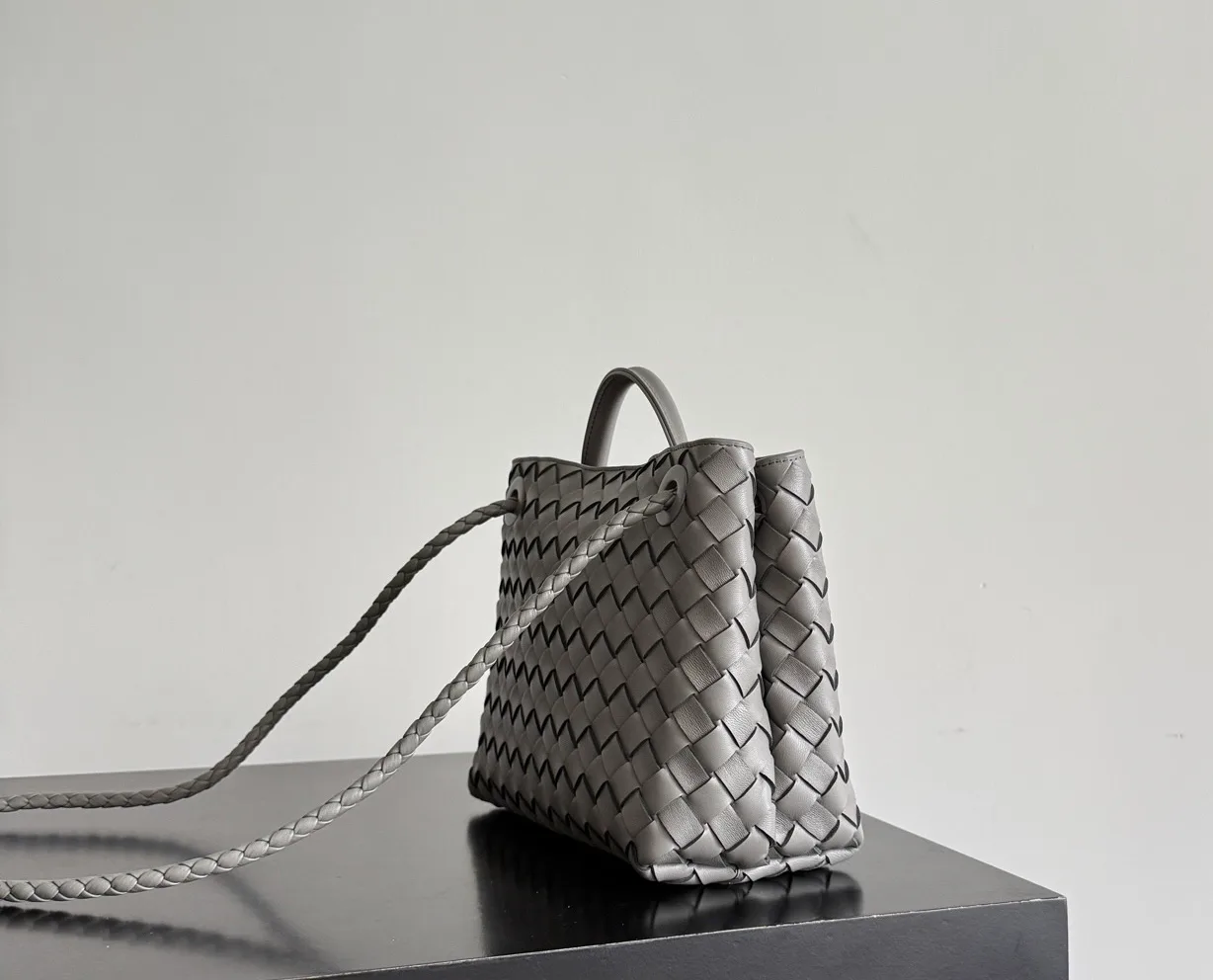 Women's Classic Handbags BOTTEGA VENETA 17792057